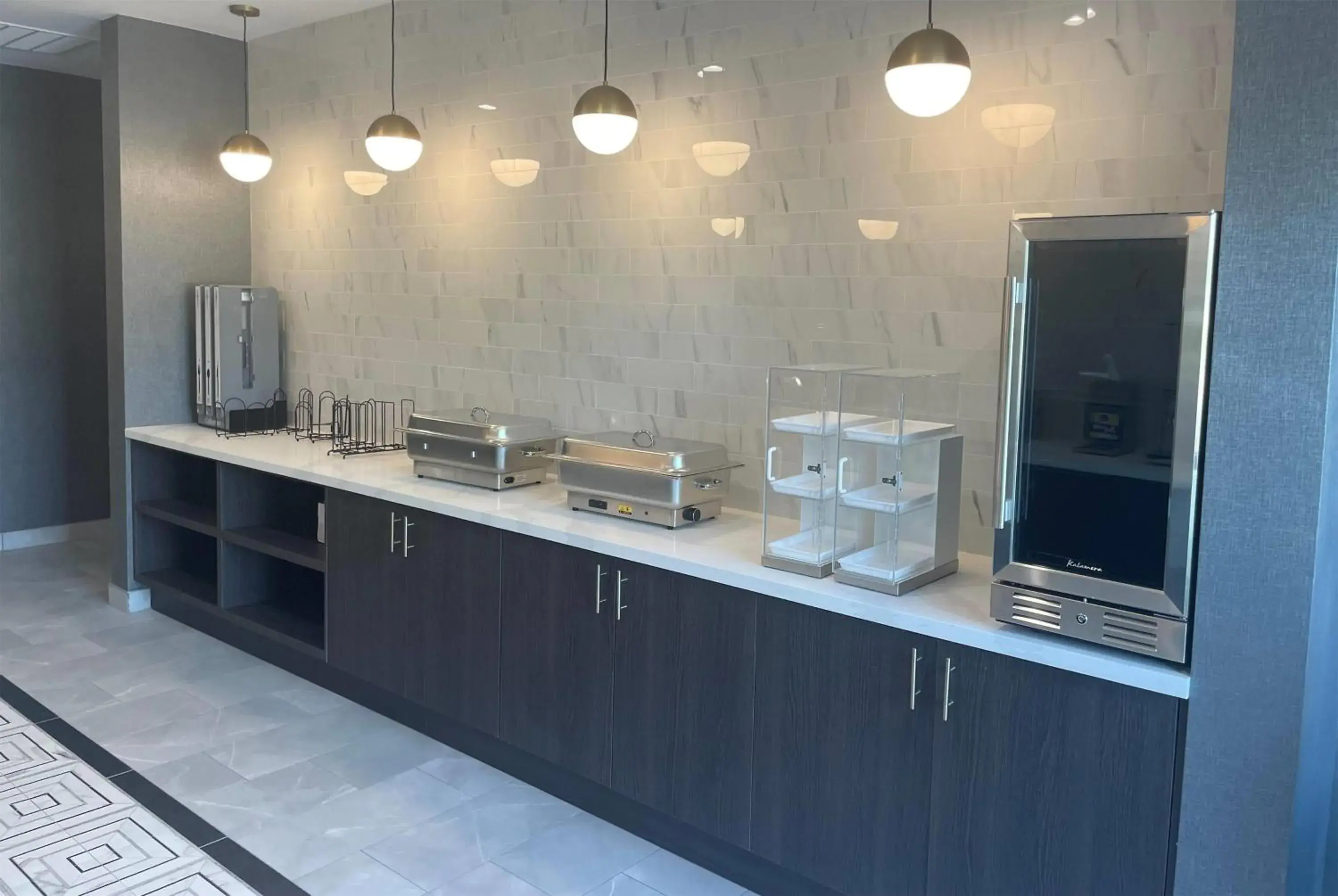 Continental breakfast in La Quinta Inn & Suites by Wyndham Olive Branch Continental breakfast in La Quinta Inn & Suites by Wyndham Olive Branch