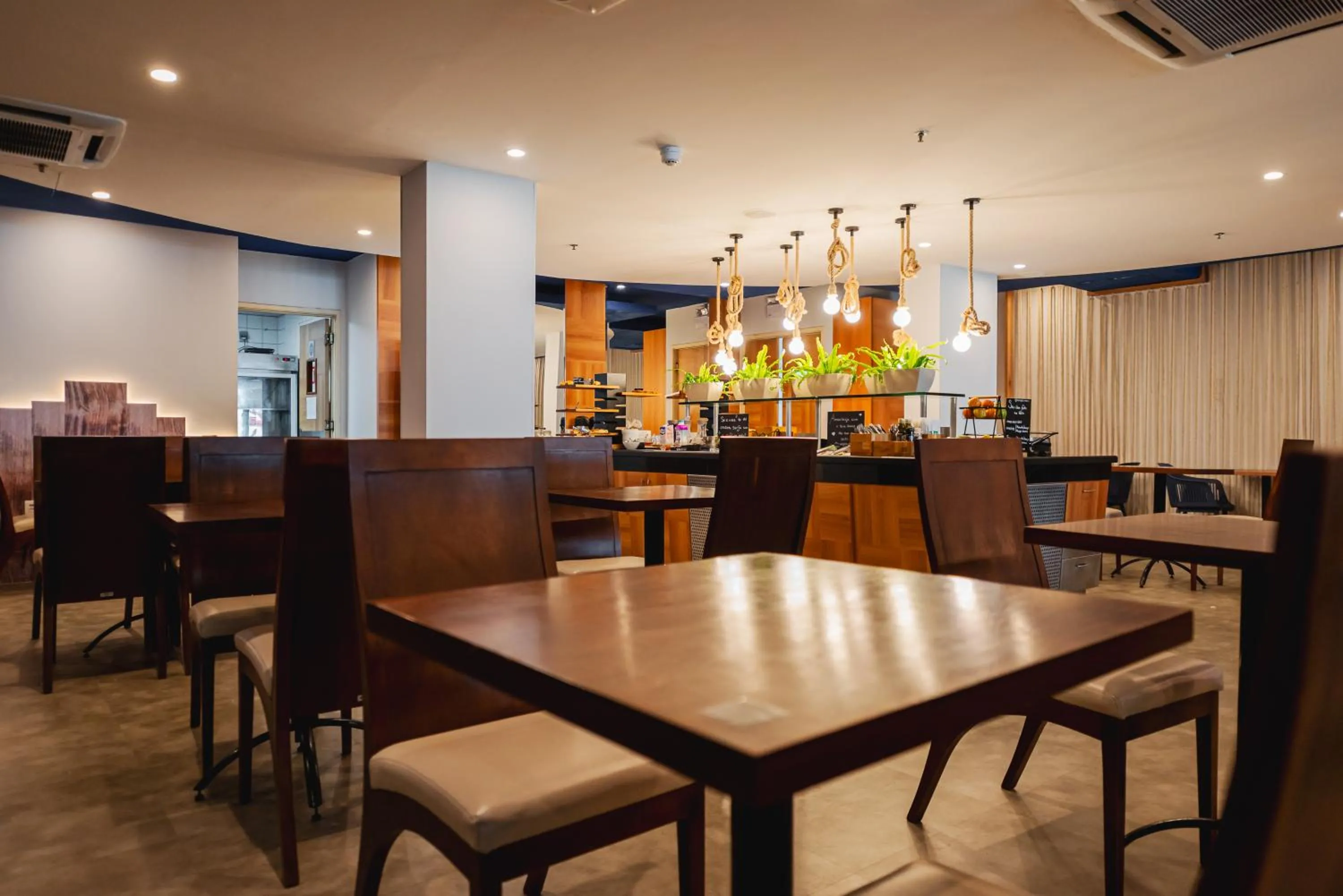 Restaurant/places to eat in Ibis Styles Macaé