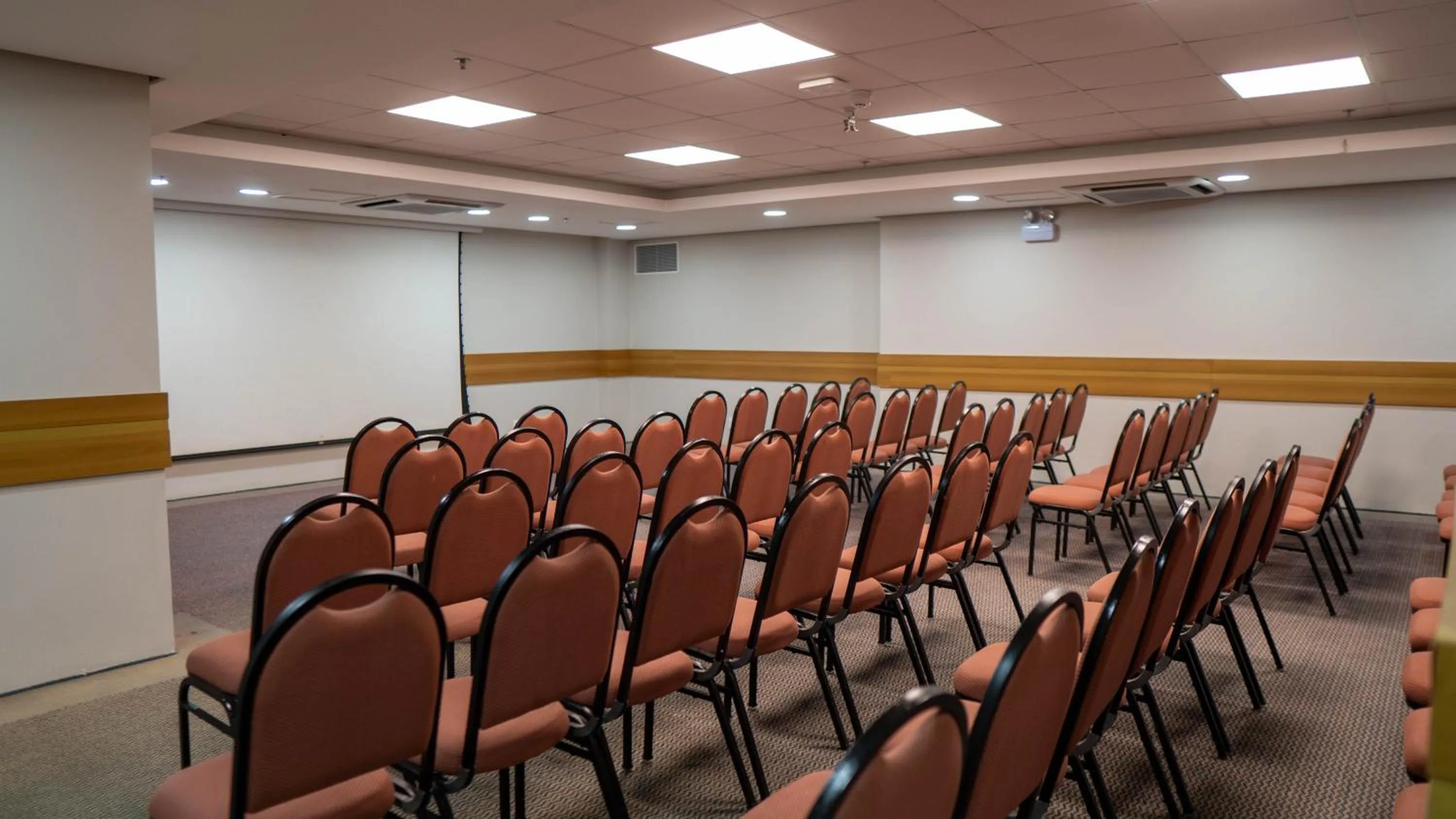 Meeting/conference room in Ibis Styles Macaé