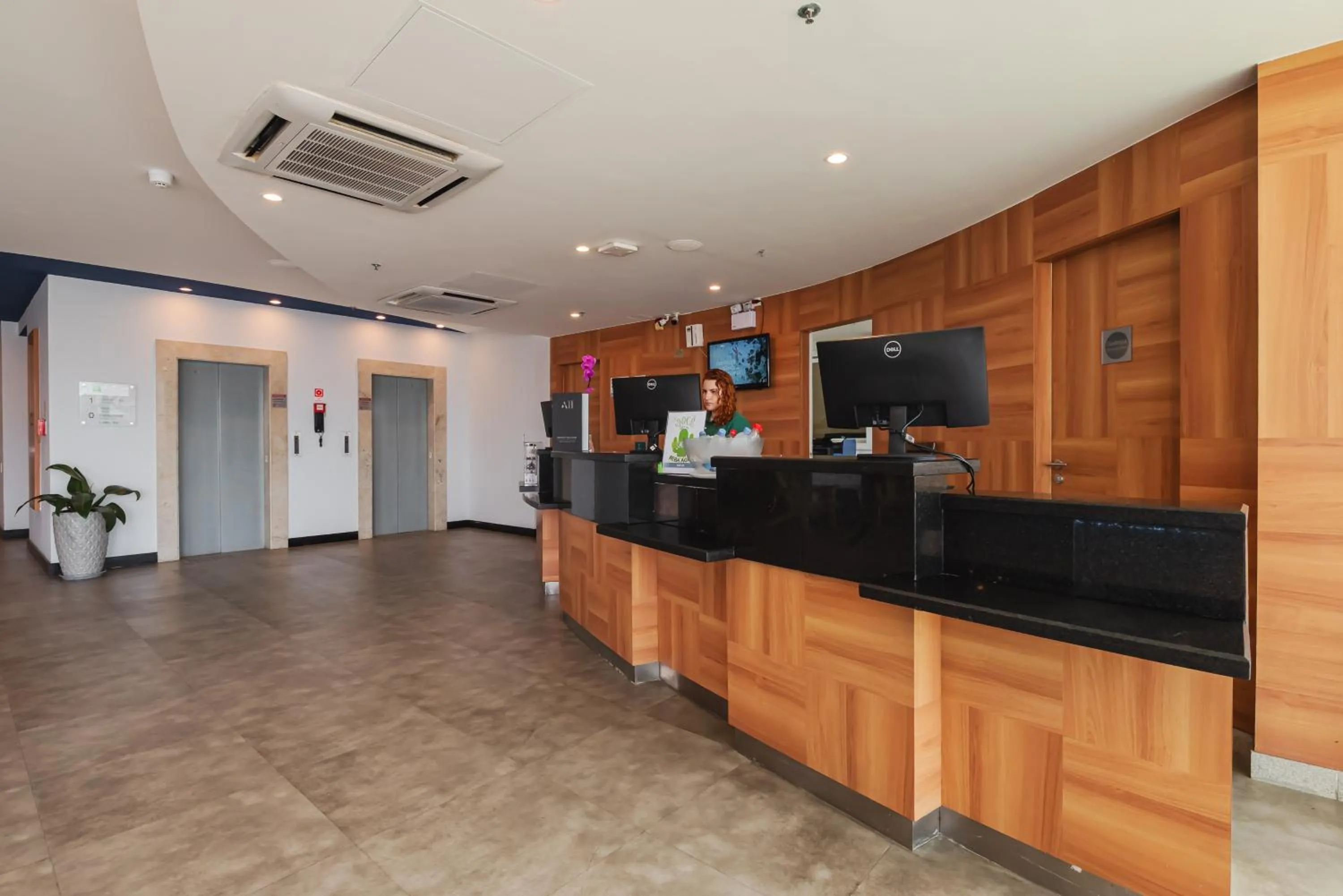 Lobby or reception in Ibis Styles Macaé