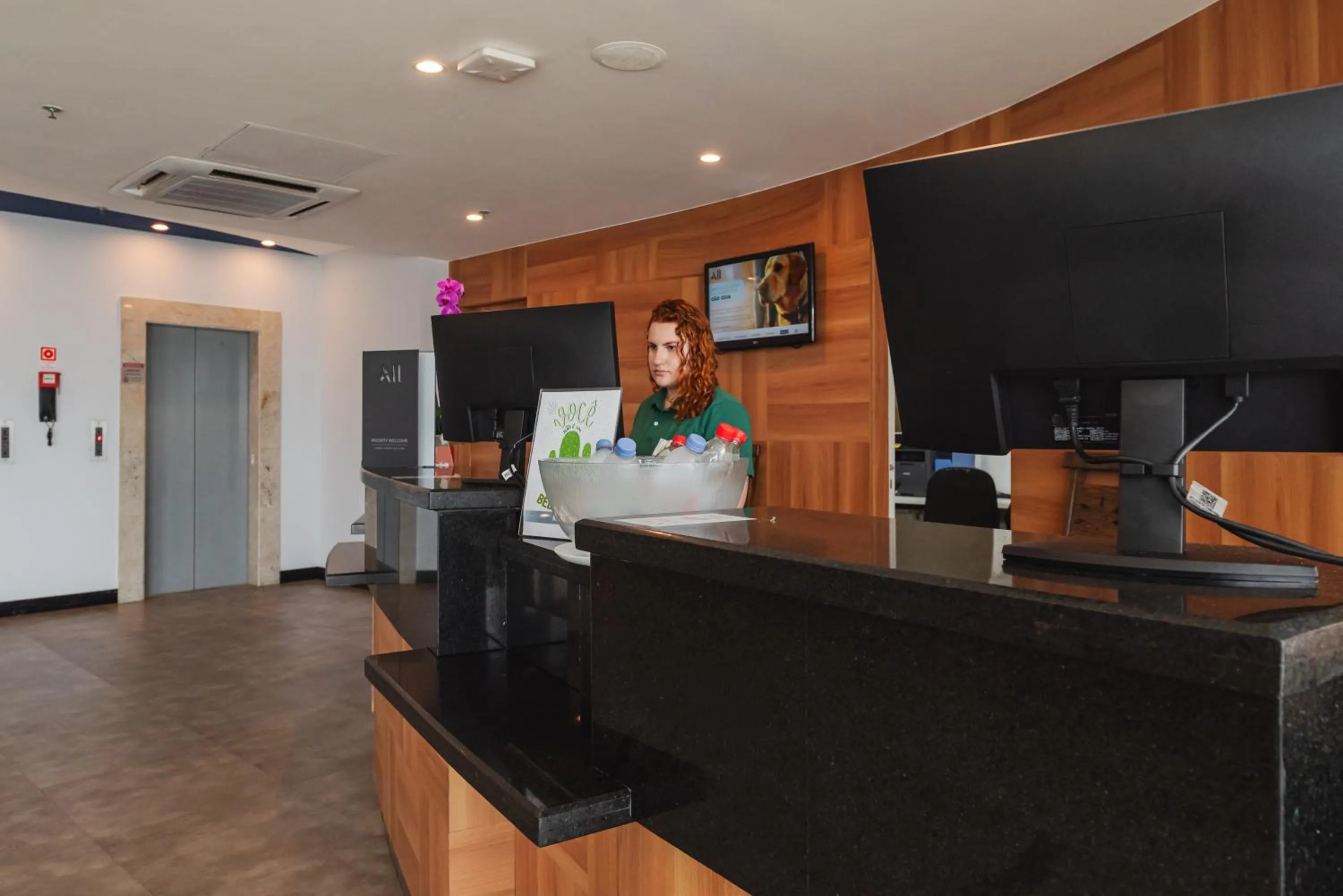 Lobby or reception in Ibis Styles Macaé