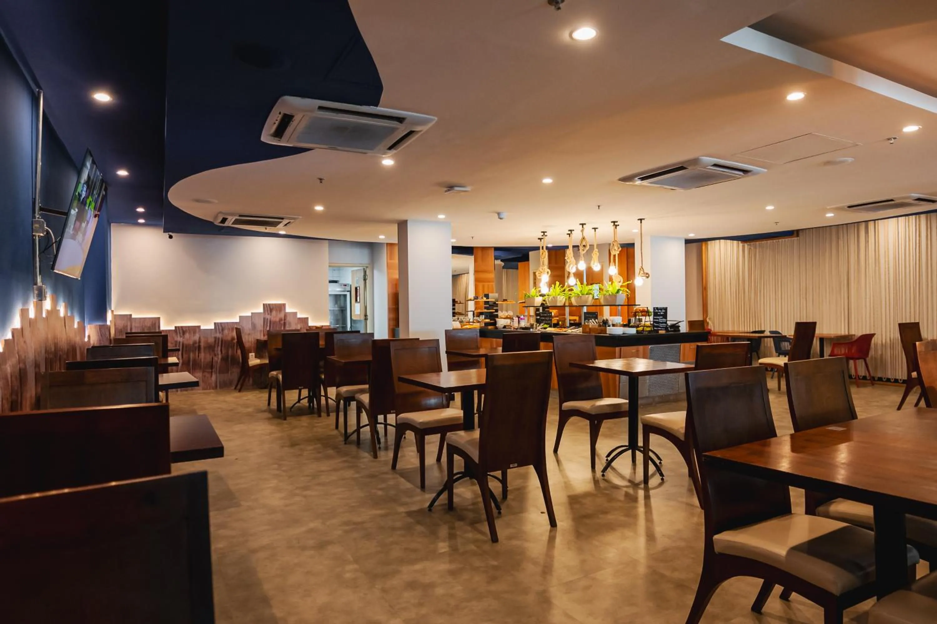 Restaurant/places to eat in Ibis Styles Macaé