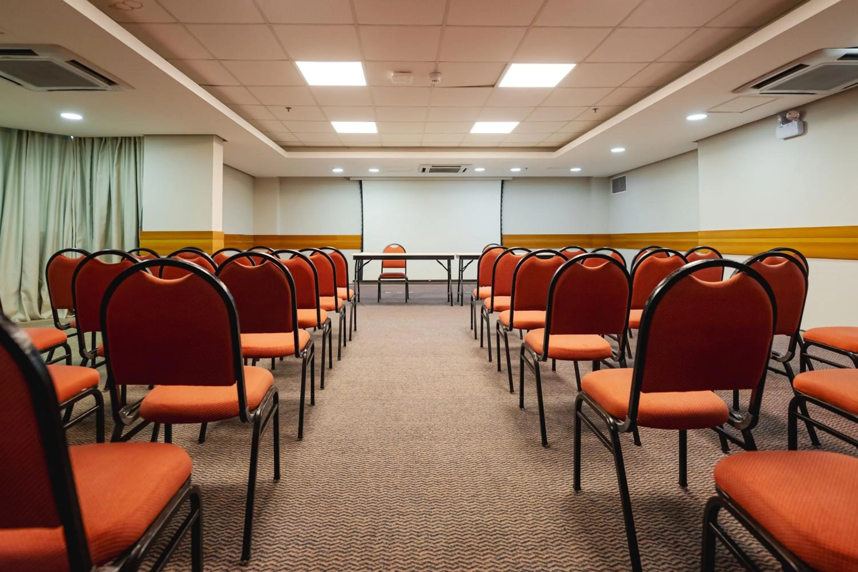 Meeting/conference room in Ibis Styles Macaé