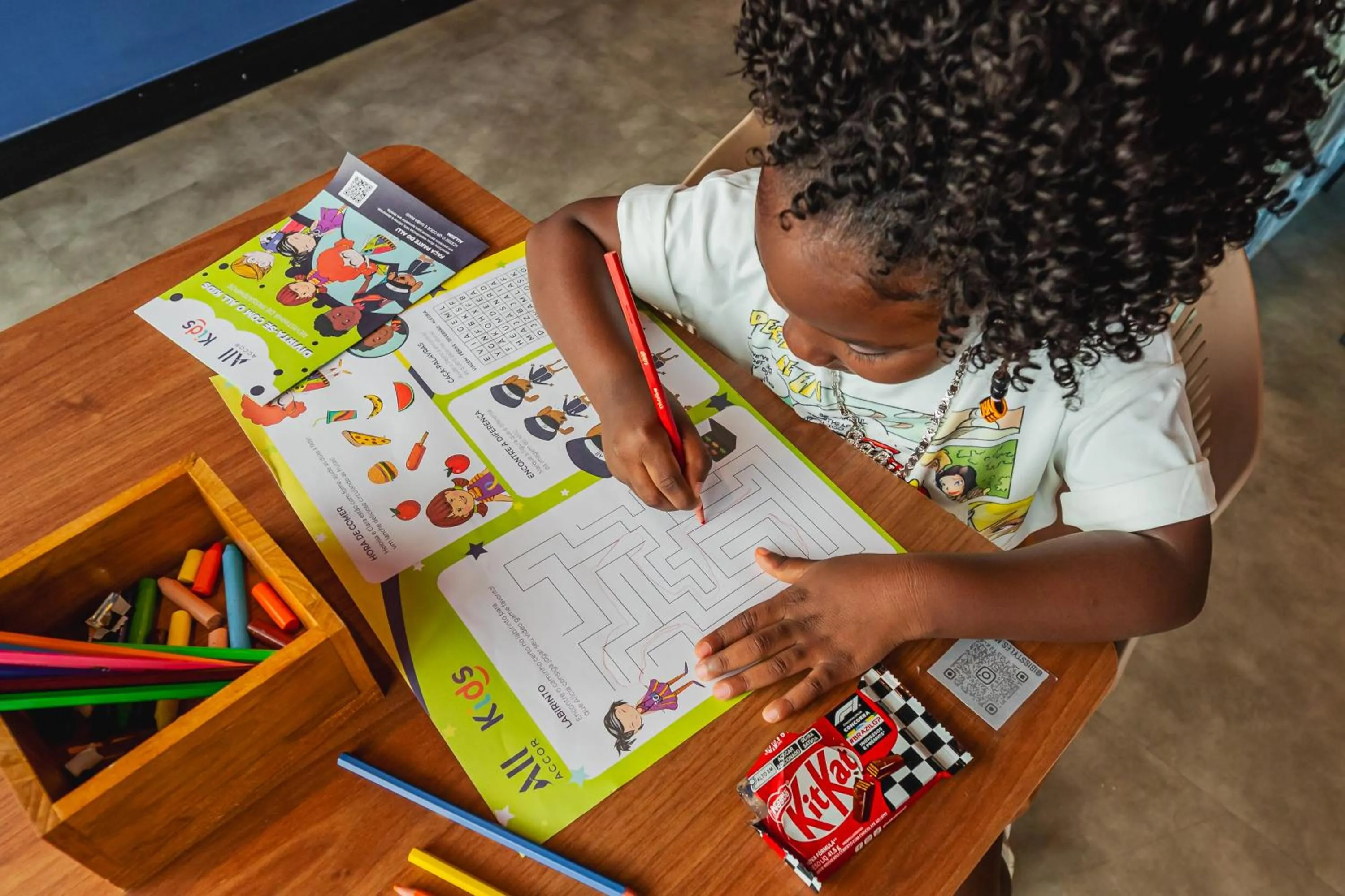 children in Ibis Styles Macaé