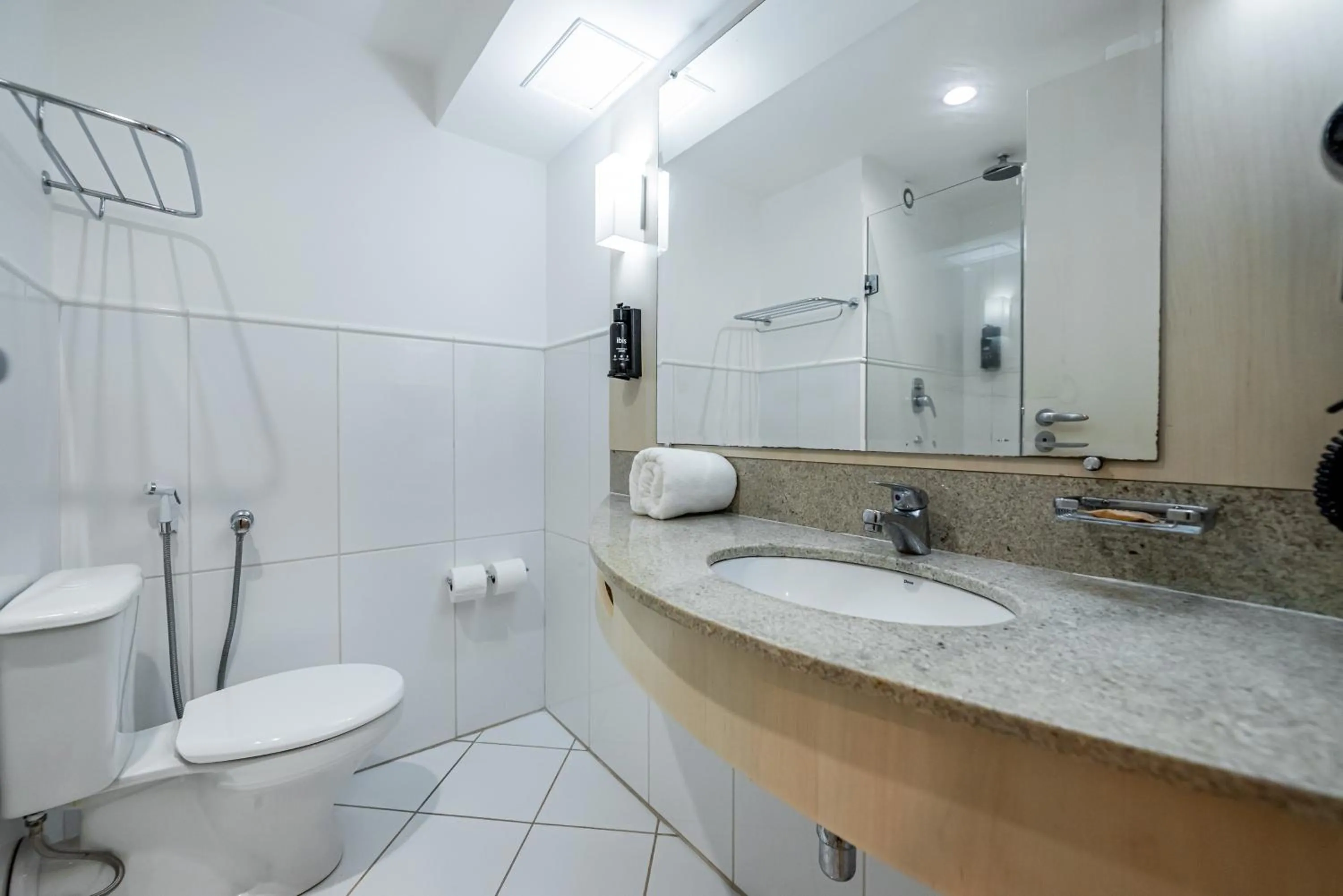 Shower in Ibis Styles Macaé