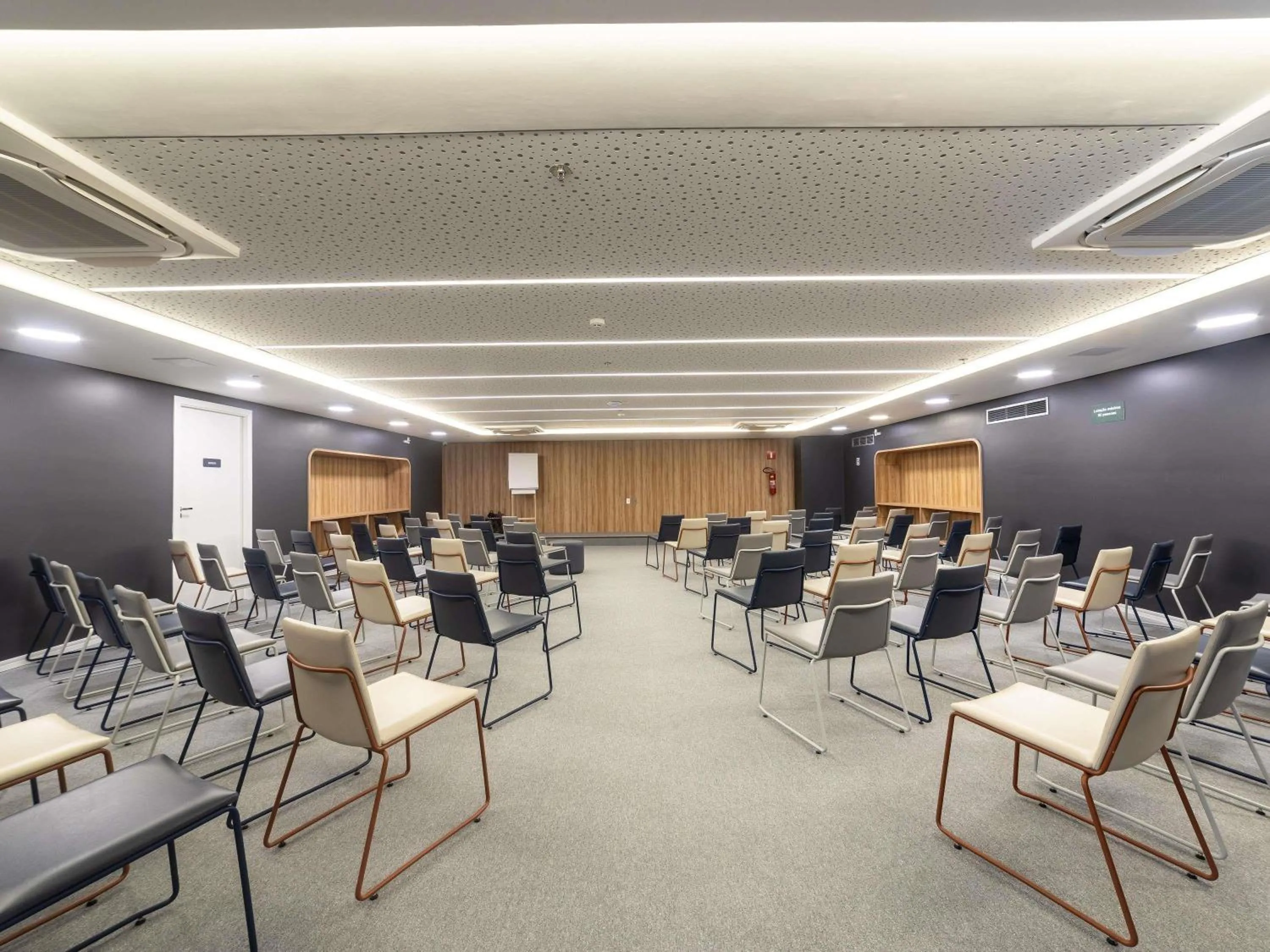 Meeting/conference room in ibis Styles Fortaleza Shopping Giga Mall