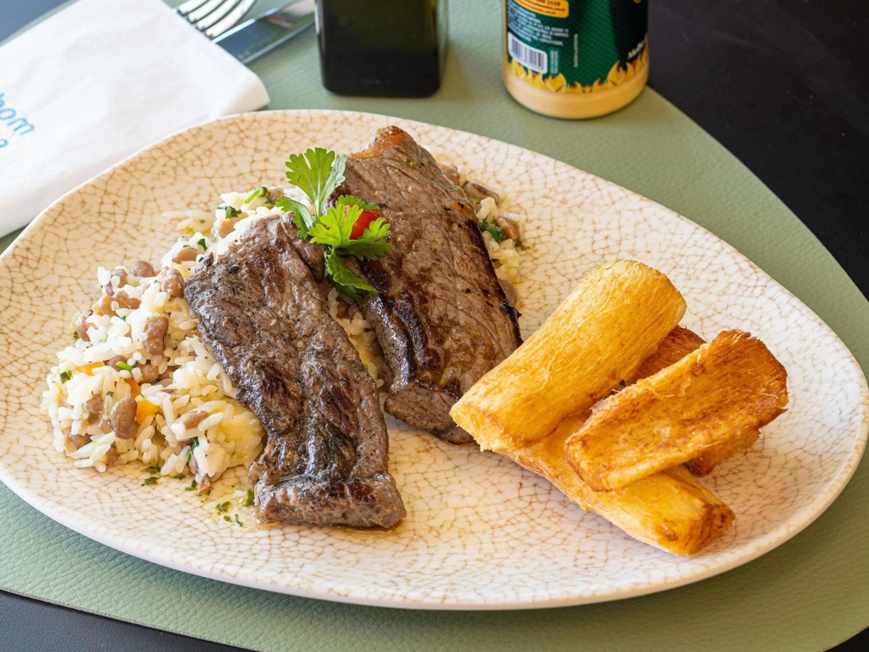 Restaurant/places to eat in ibis Styles Fortaleza Shopping Giga Mall