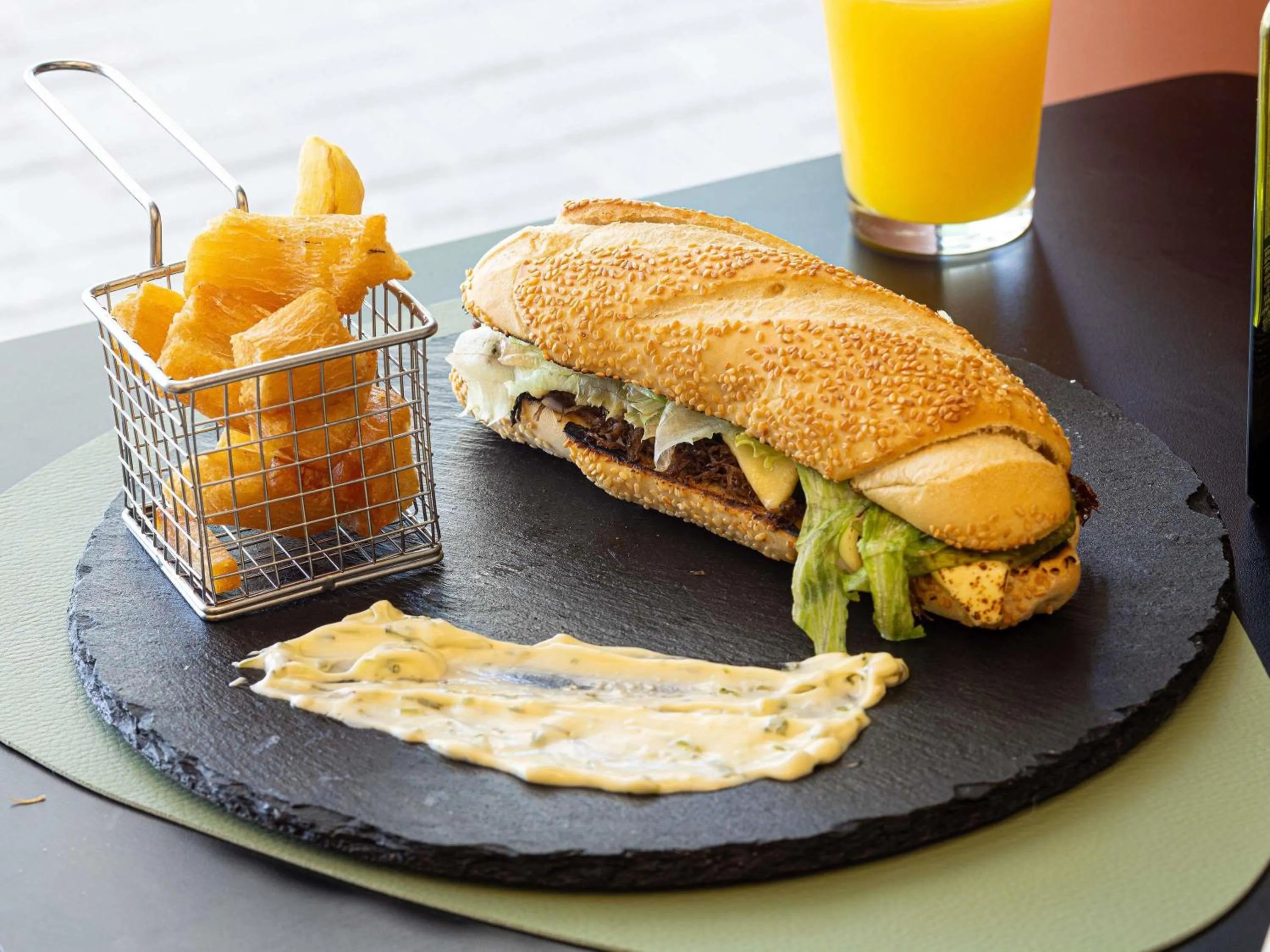 Restaurant/places to eat in ibis Styles Fortaleza Shopping Giga Mall