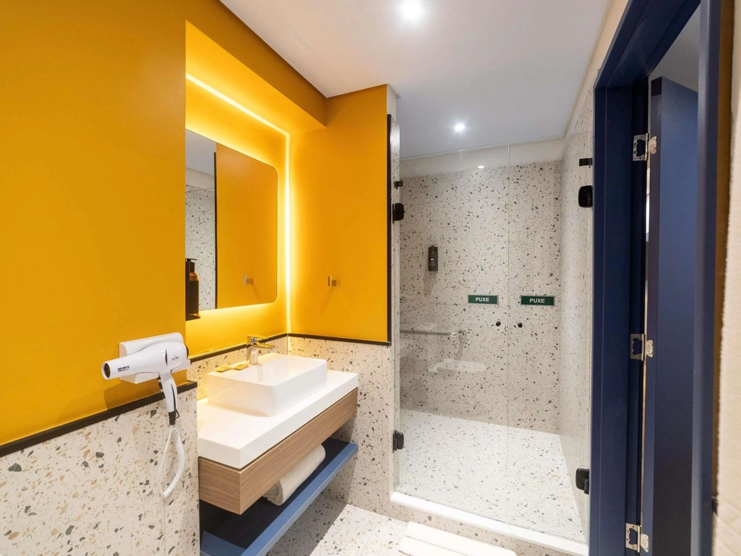 Bedroom in ibis Styles Fortaleza Shopping Giga Mall