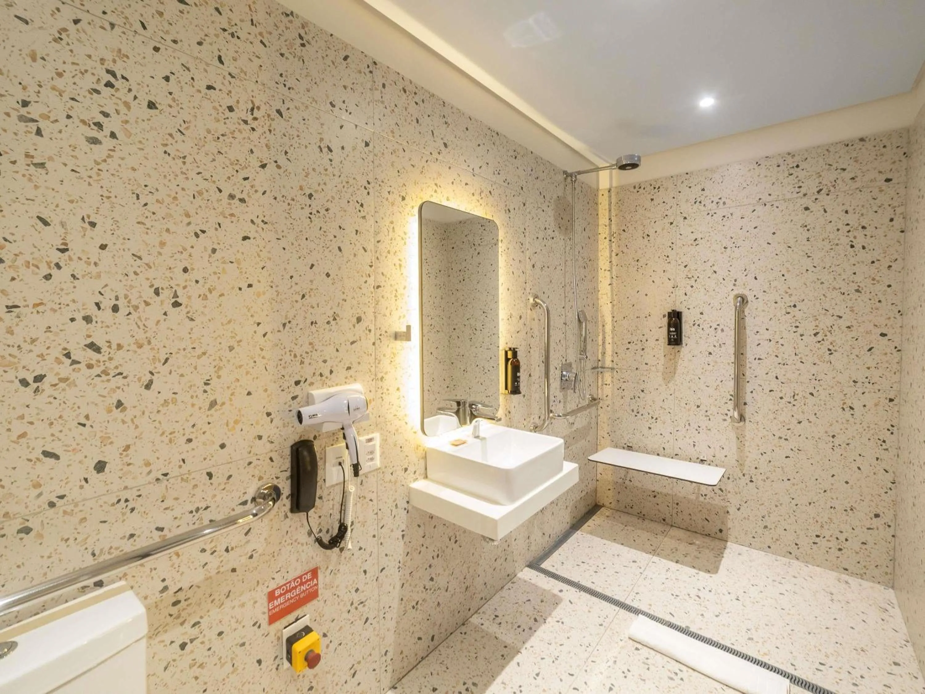 Bedroom in ibis Styles Fortaleza Shopping Giga Mall