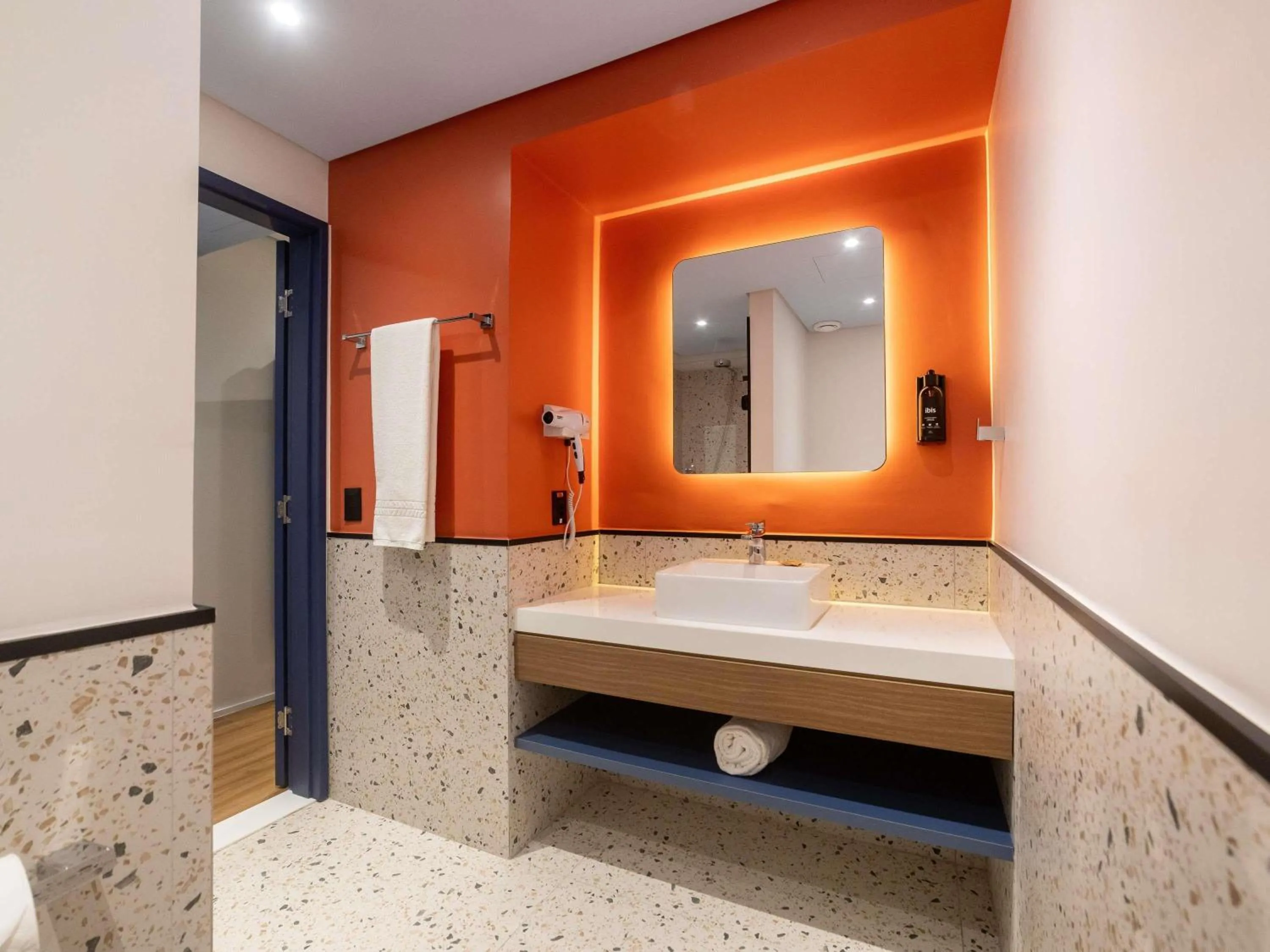 Bedroom in ibis Styles Fortaleza Shopping Giga Mall