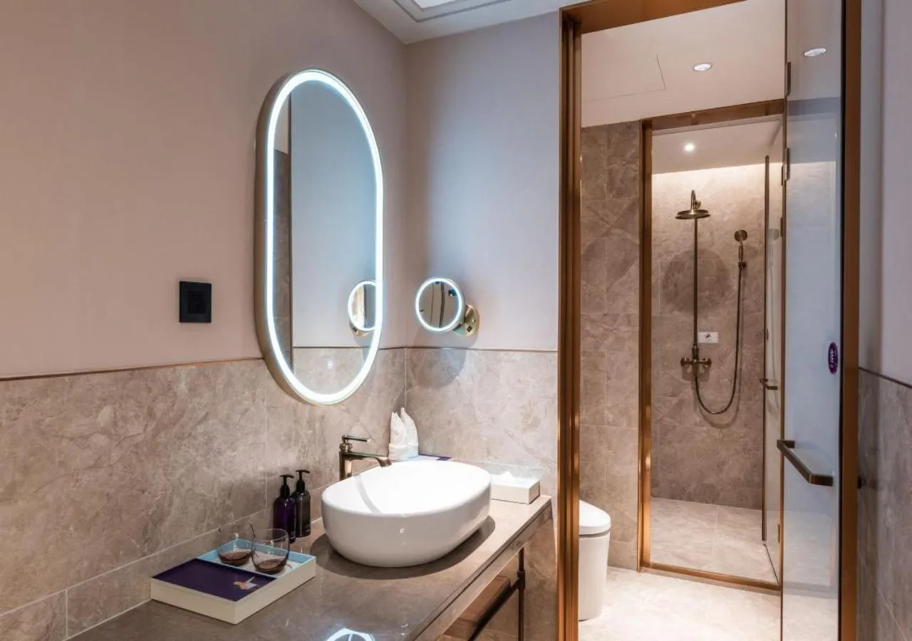 Toilet in Mercure Ningbo Yinzhou
