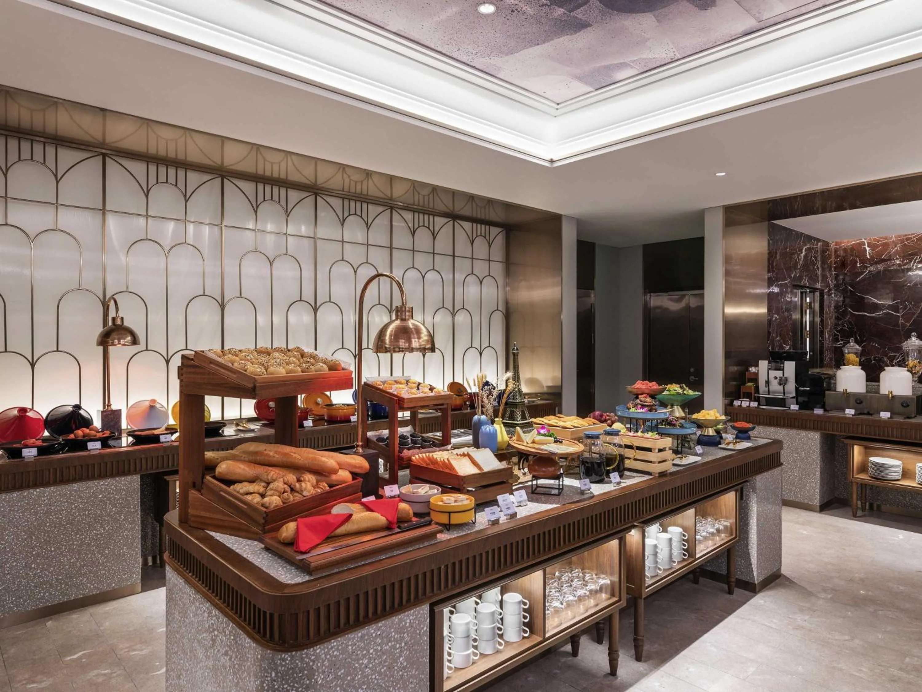 Restaurant/places to eat in Mercure Shanghai Waigaoq Free Trade Zone