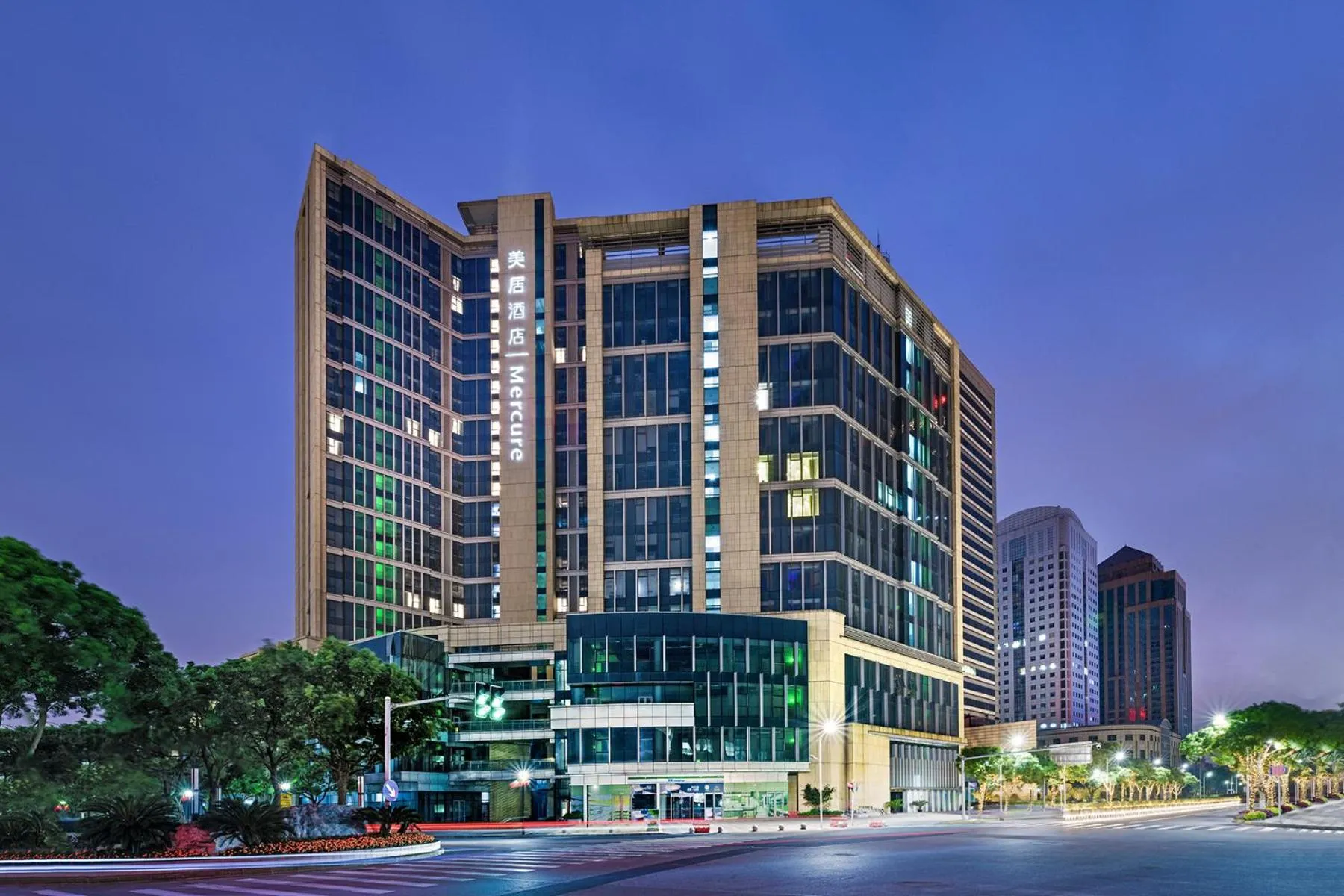 Night in Mercure Shanghai Waigaoq Free Trade Zone