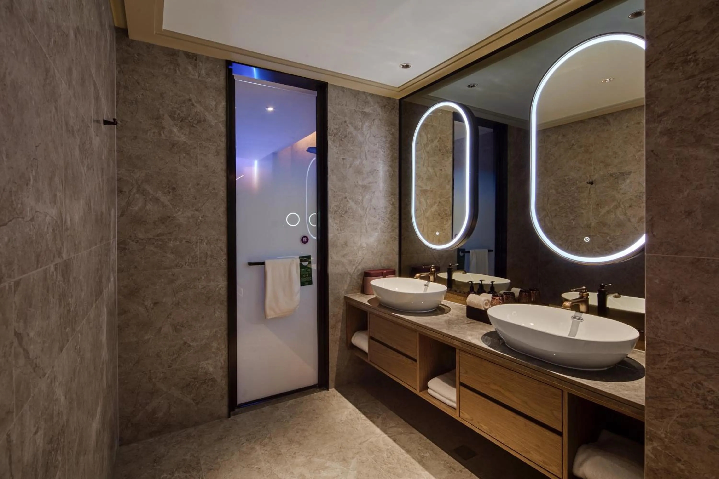 Privilege King Suite in Mercure Huzhou Nanxun Ancient Town