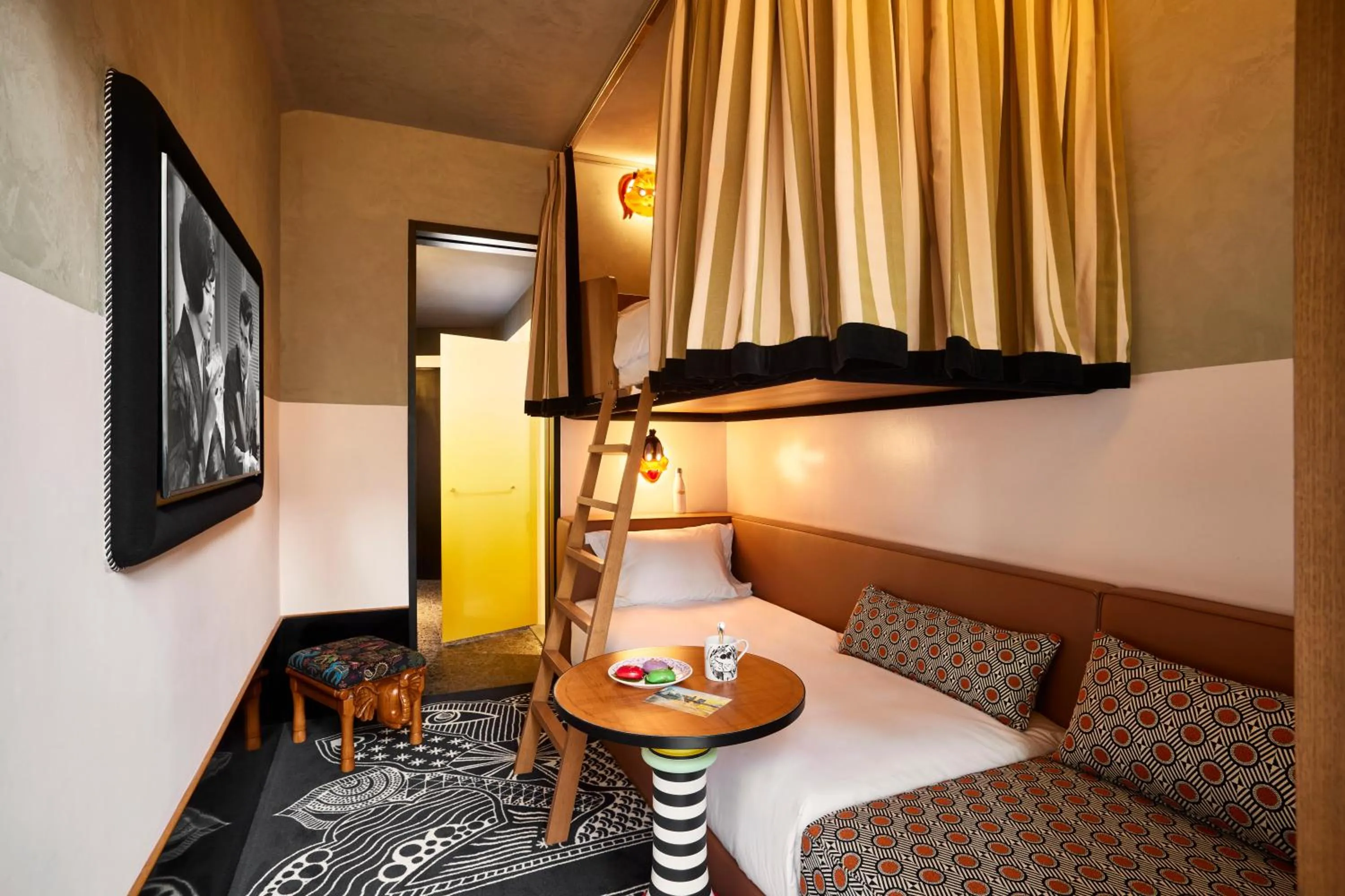 Bed in Mama Shelter Singapore Orchard