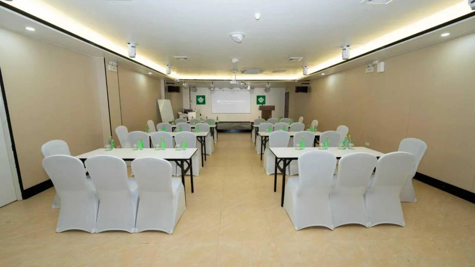 Meeting/conference room in Wyndham Garden Wailoaloa Beach Fiji