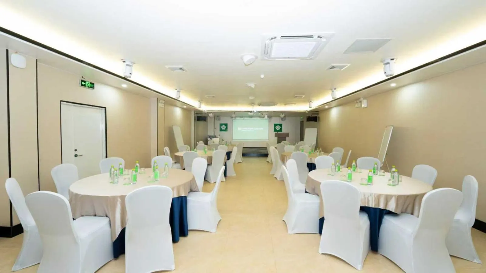 Meeting/conference room in Wyndham Garden Wailoaloa Beach Fiji