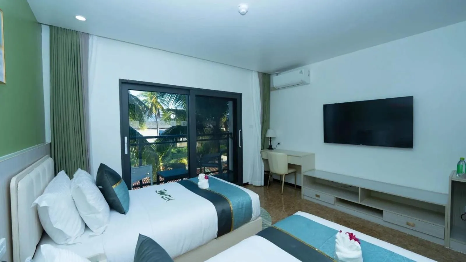 Photo of the whole room, Bed in Wyndham Garden Wailoaloa Beach Fiji