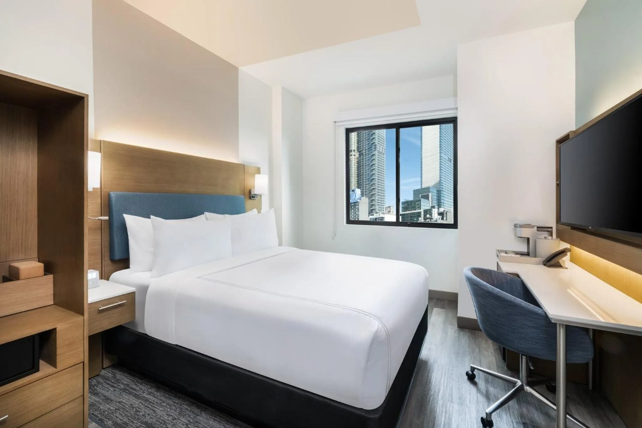 Photo of the whole room, Bed in EVEN Hotel Long Island City - New York by IHG