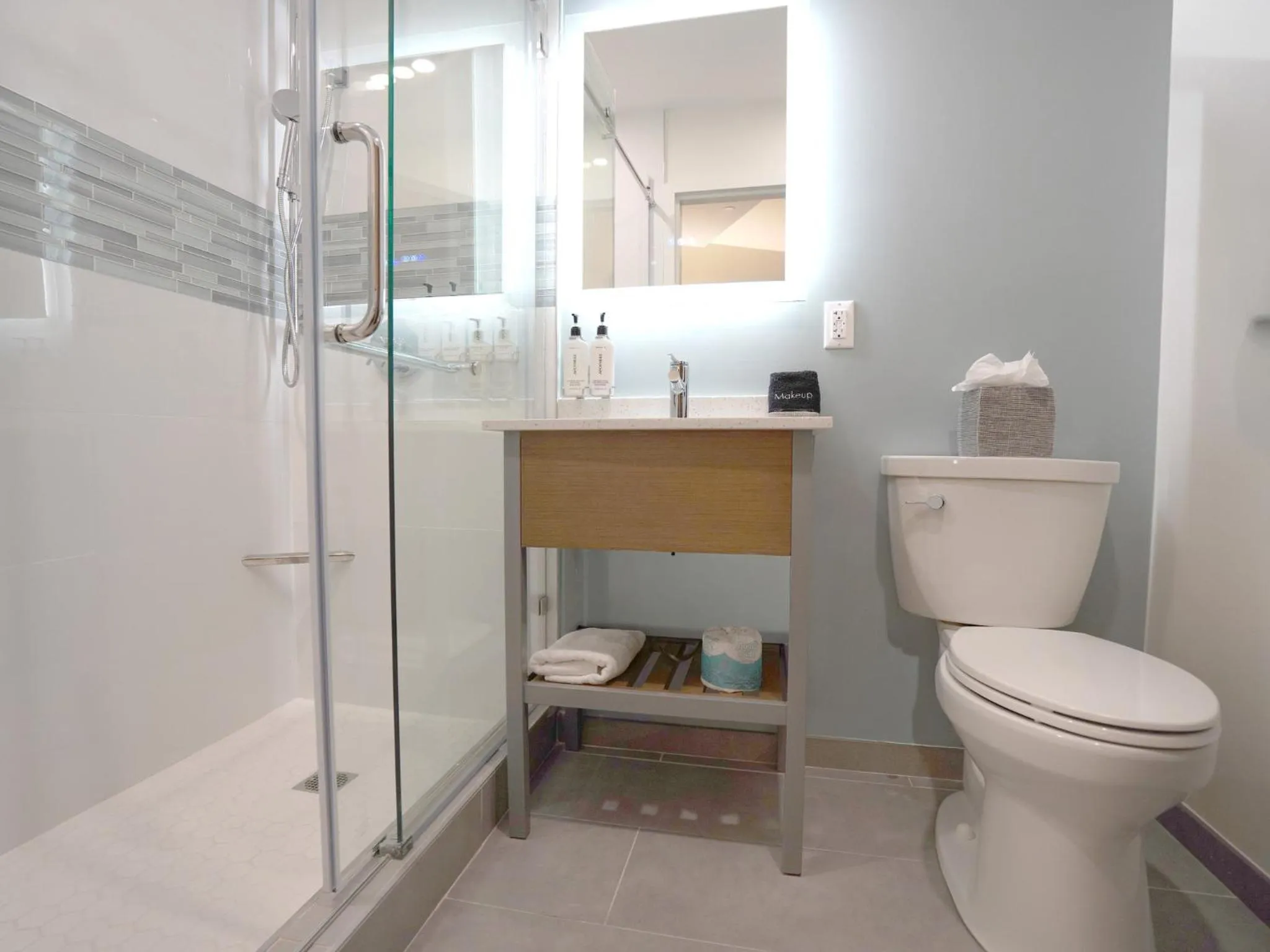 Photo of the whole room in EVEN Hotel Long Island City - New York by IHG