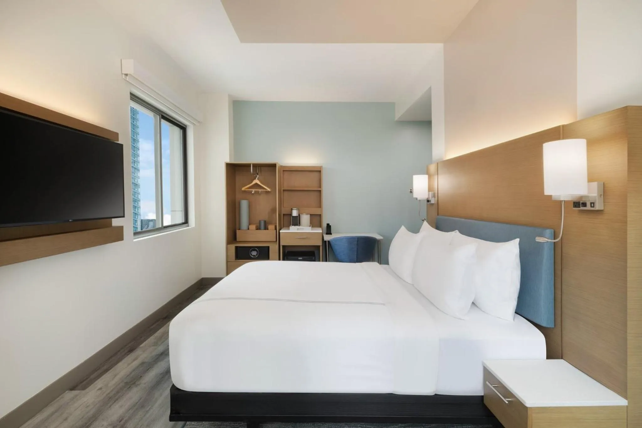 Photo of the whole room, Bed in EVEN Hotel Long Island City - New York by IHG