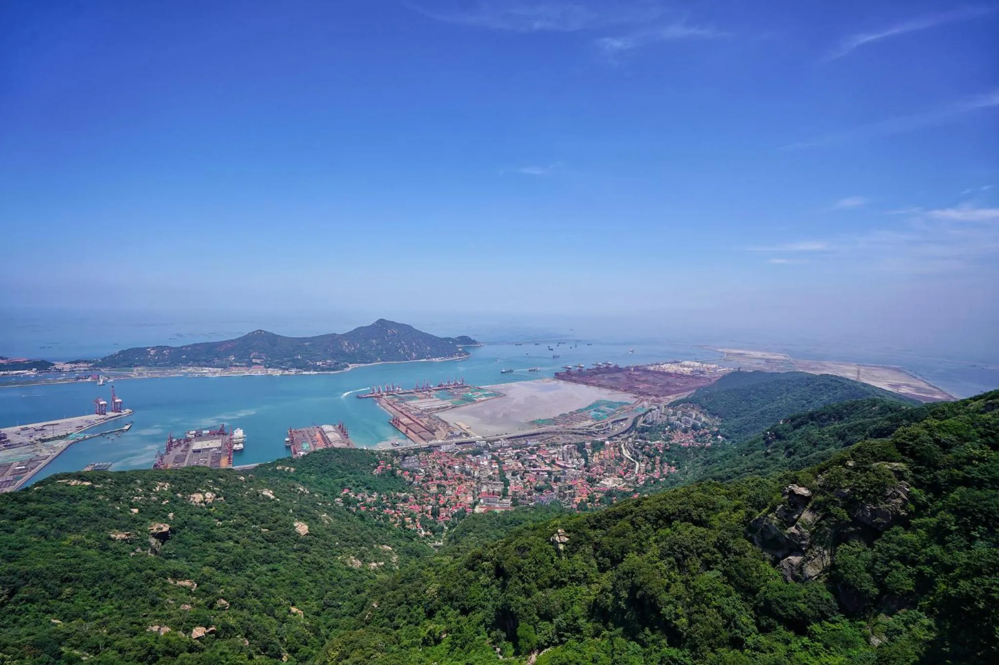 Area and facilities in voco Lianyungang Star of HaizhouBay