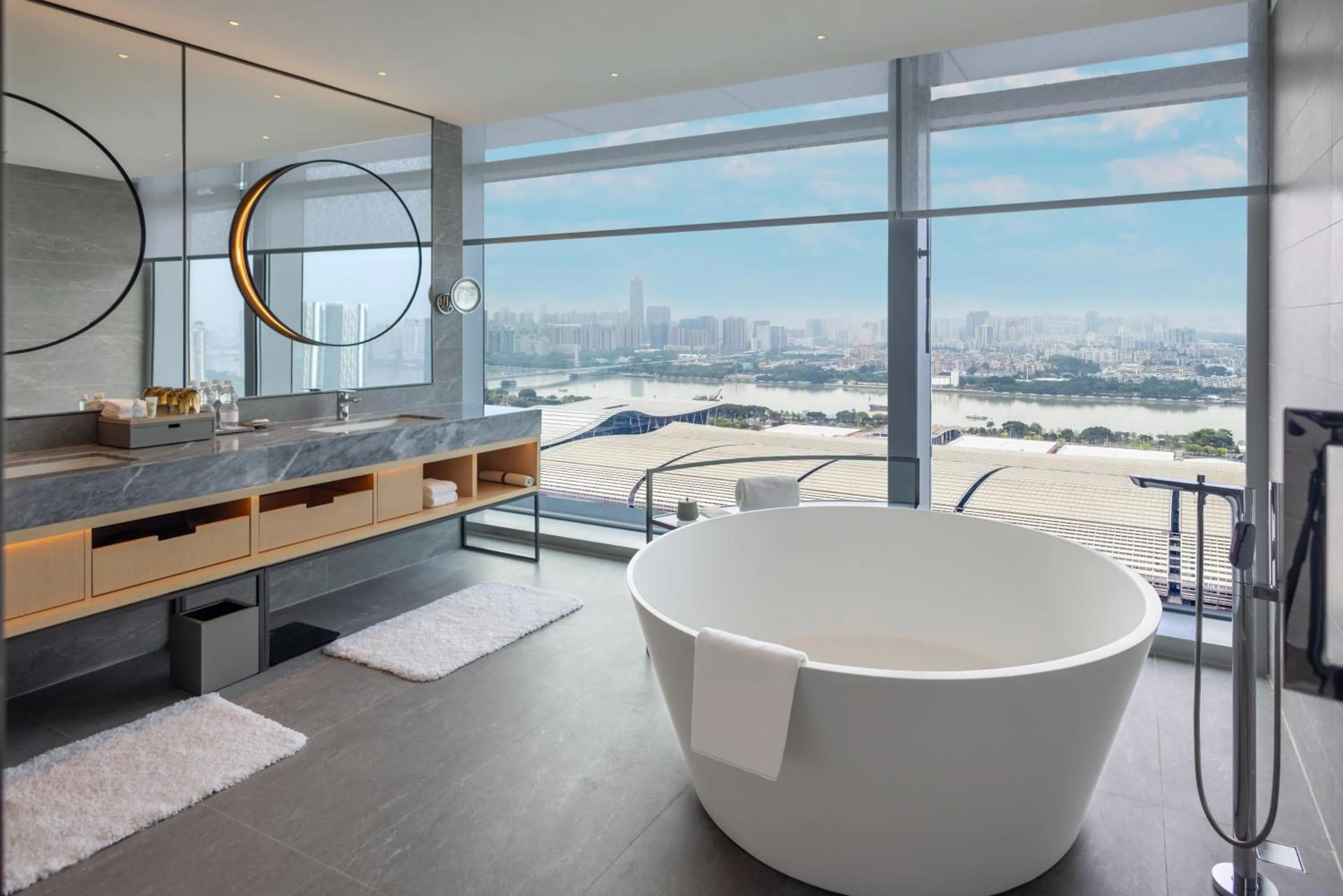 Bathroom in Courtyard by Marriott Guangzhou Pazhou