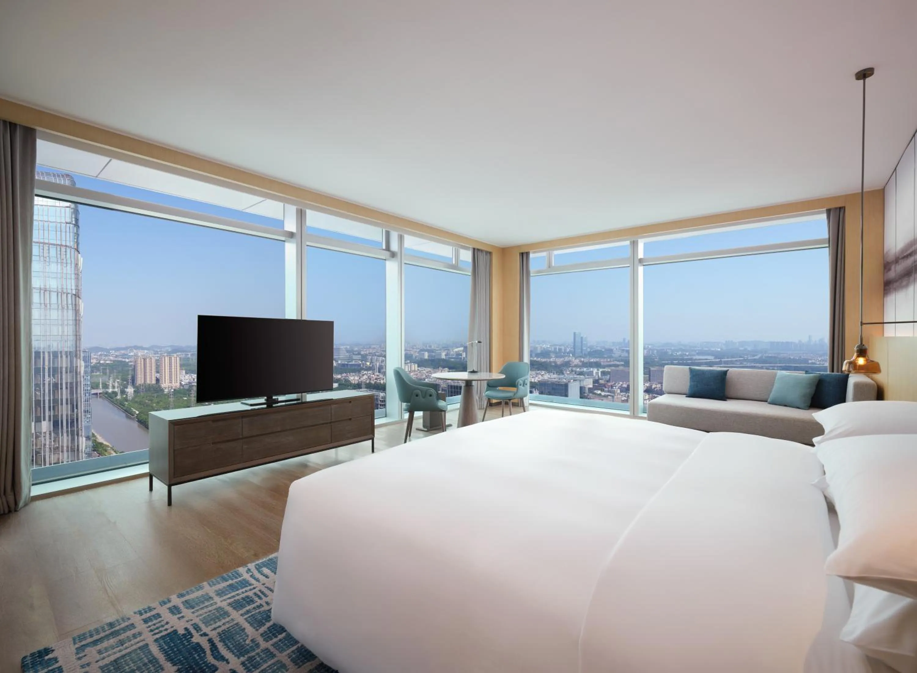 Bath, Bed in Courtyard by Marriott Guangzhou Pazhou