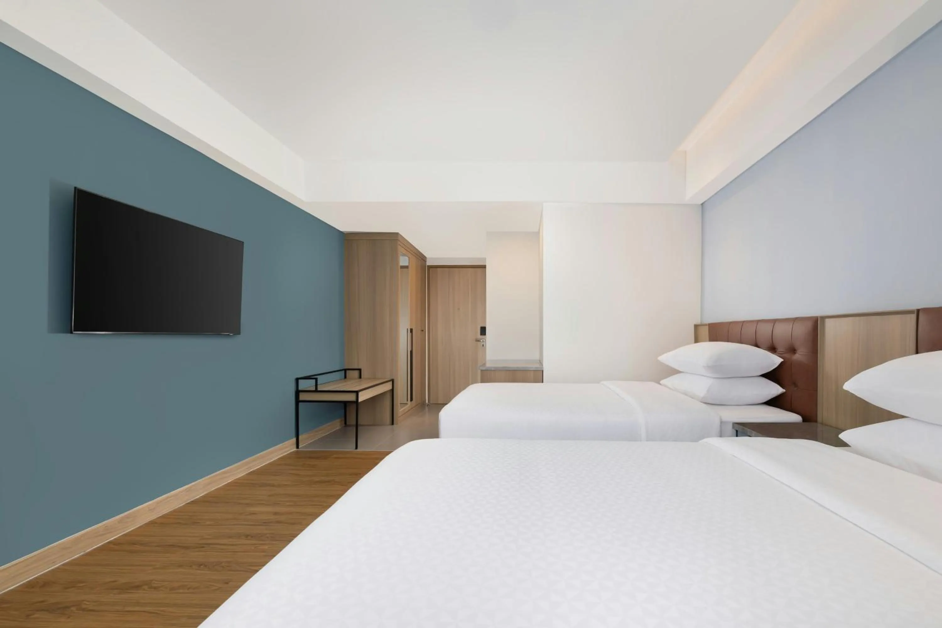 Photo of the whole room, Bed in Four Points by Sheraton Pontianak