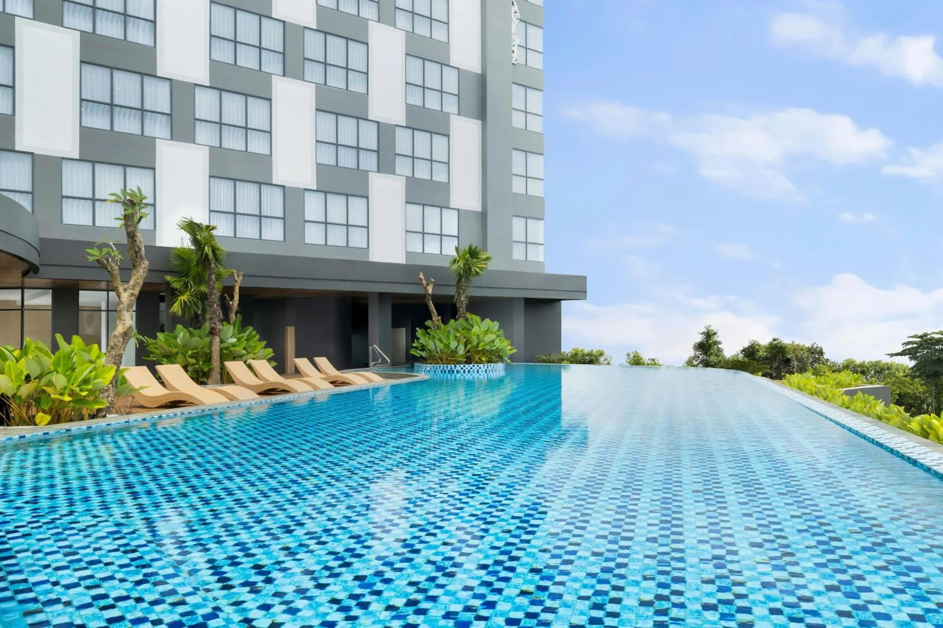Swimming pool in Four Points by Sheraton Pontianak