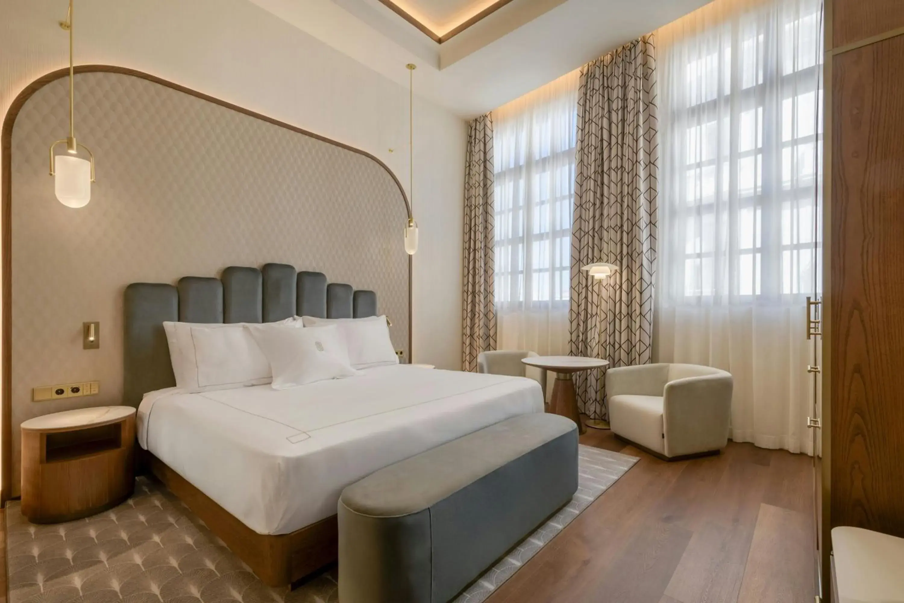 Photo of the whole room, Bed in Grand Hotel Centenari, Valencia, Autograph Collection Photo of the whole room, Bed in Grand Hotel Centenari, Valencia, Autograph Collection