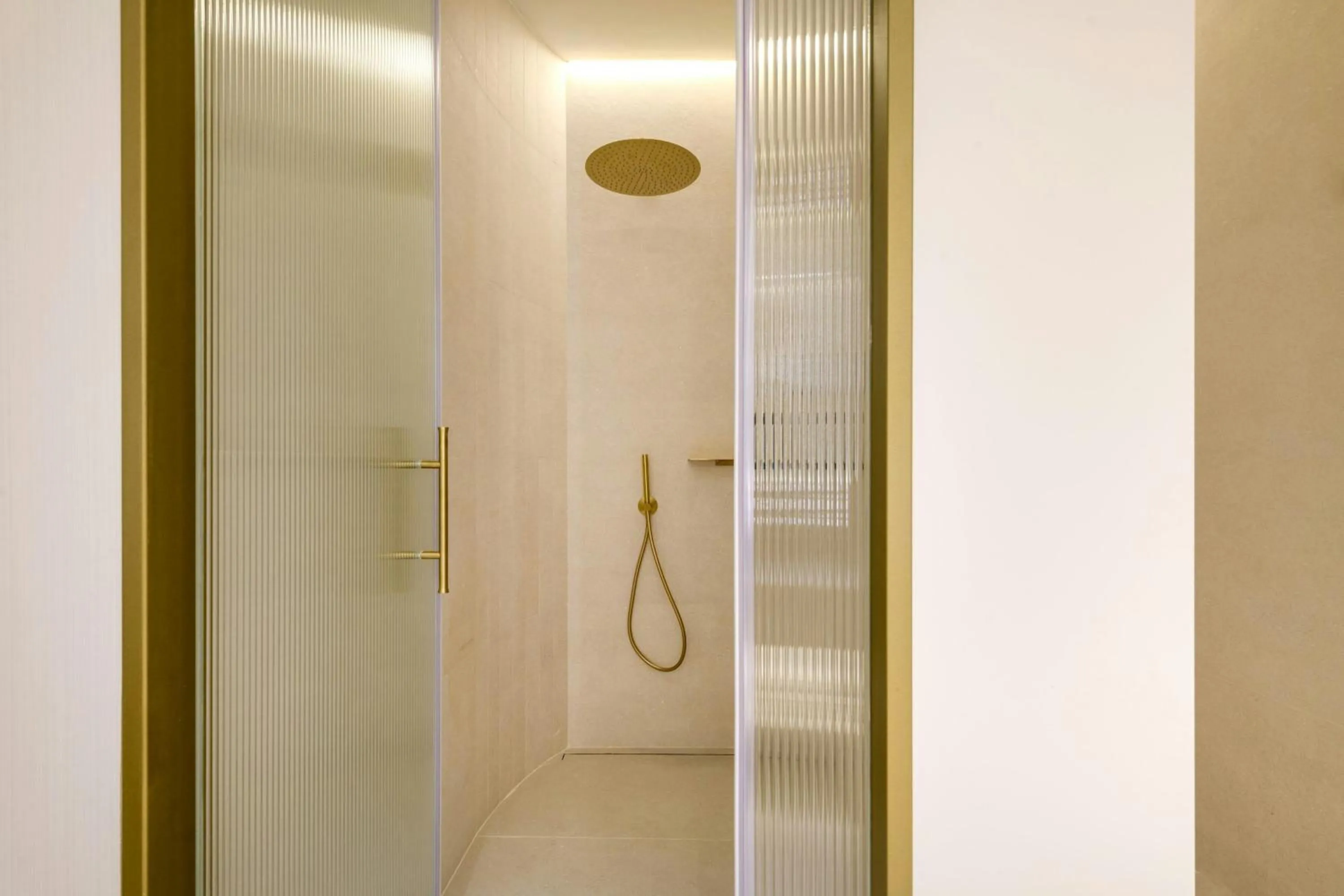 Photo of the whole room in Grand Hotel Centenari, Valencia, Autograph Collection