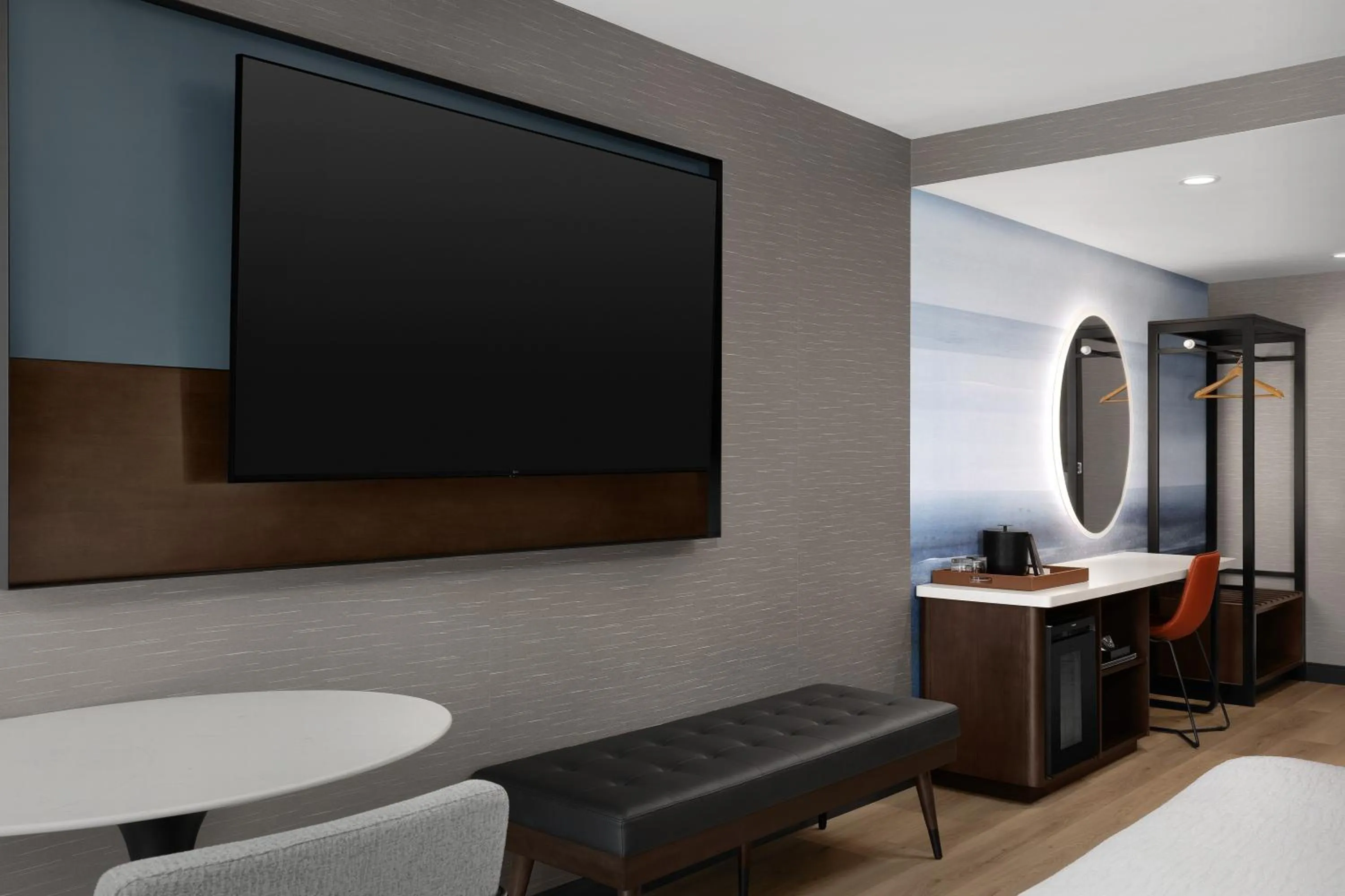 Bedroom, Bed in Tempo By Hilton Pigeon Forge