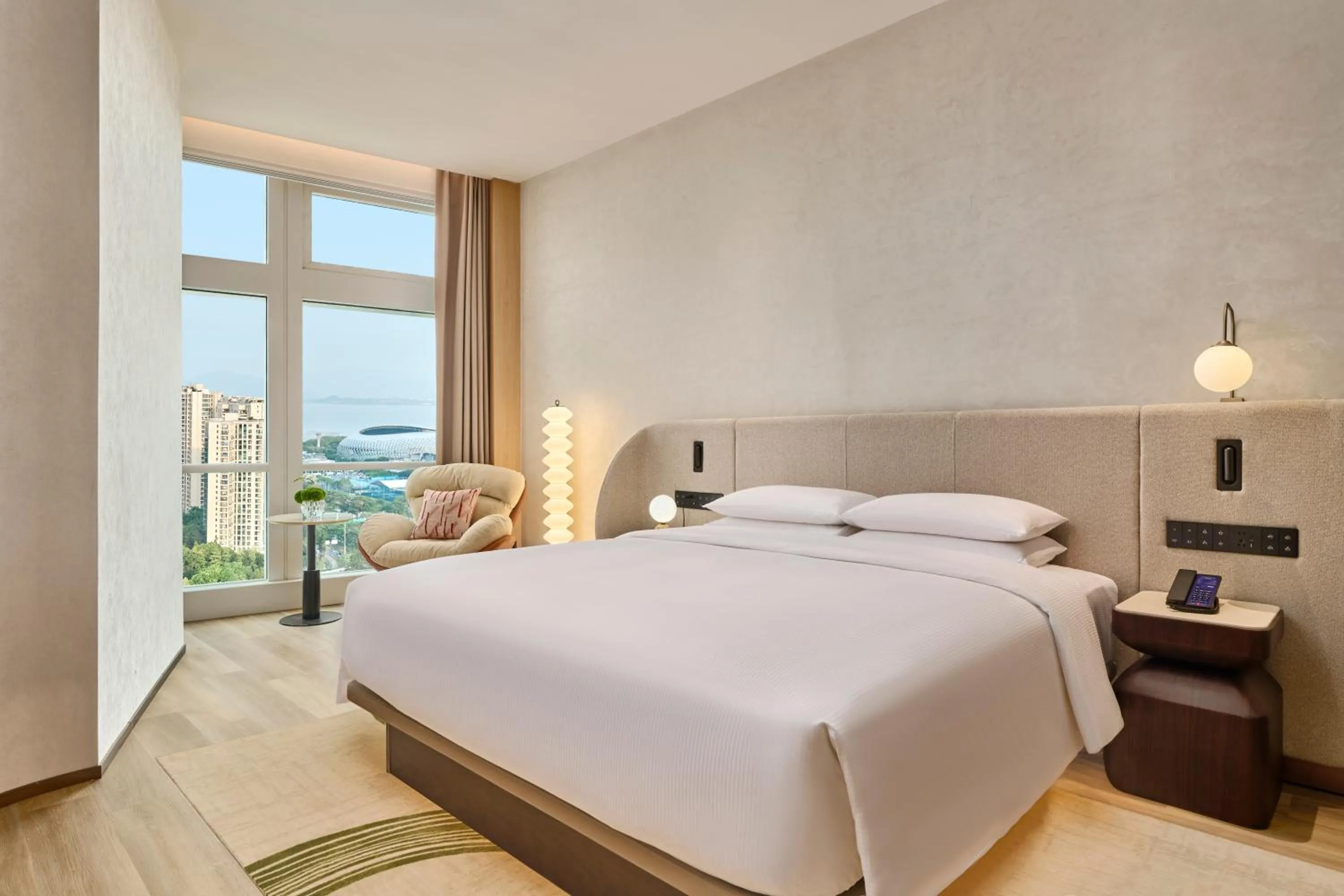 Photo of the whole room, Bed in Doubletree By Hilton Shenzhen Bay