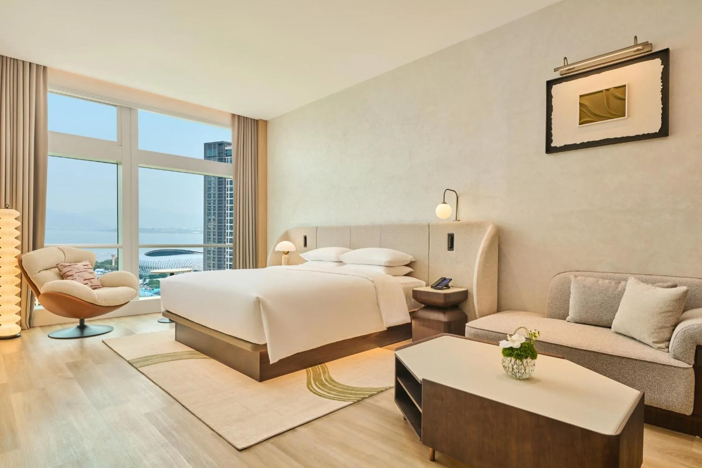 Photo of the whole room, Bed in Doubletree By Hilton Shenzhen Bay
