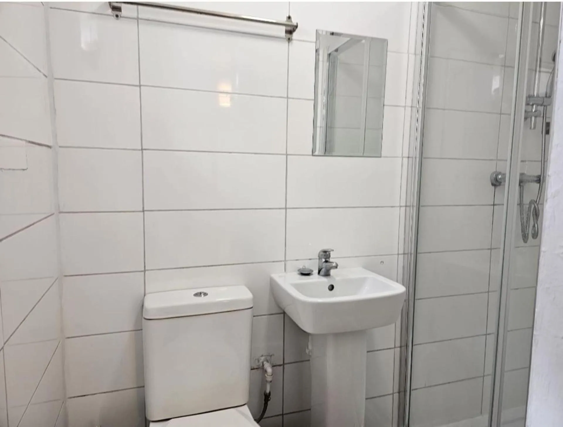 Shower in Seafront 2-Bed Apt Sleeps 4 in Clacton-on-Sea