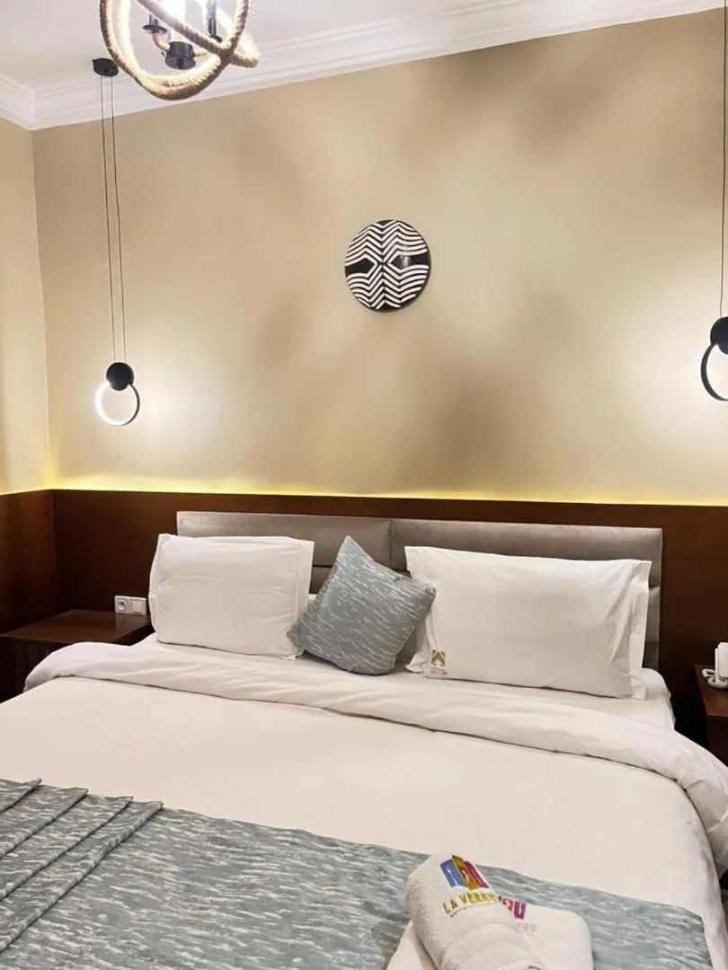 Shower, Bed in Hotel de l'Air