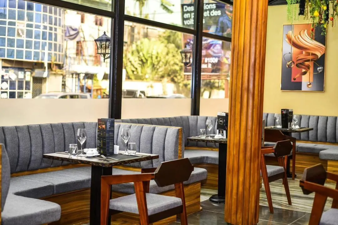 Restaurant/places to eat in Hotel de l'Air