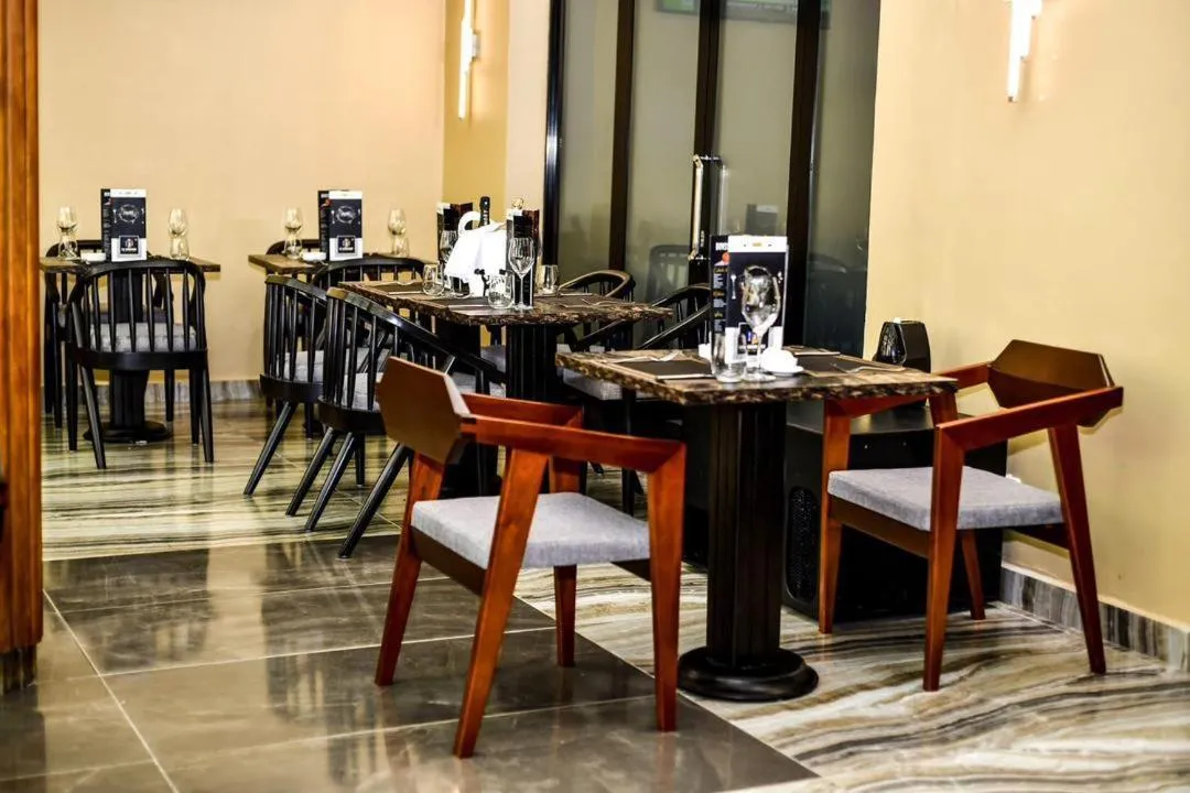 Restaurant/places to eat in Hotel de l'Air