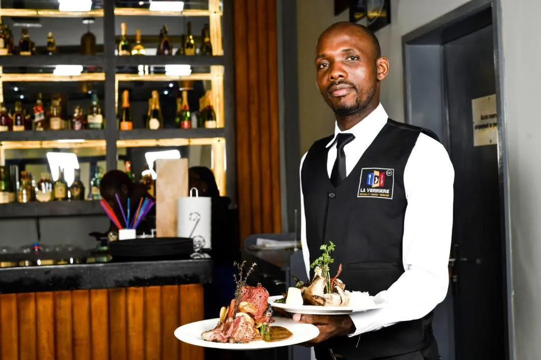 Restaurant/places to eat in Hotel de l'Air