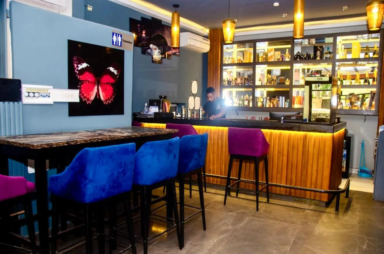 Restaurant/places to eat in Hotel de l'Air