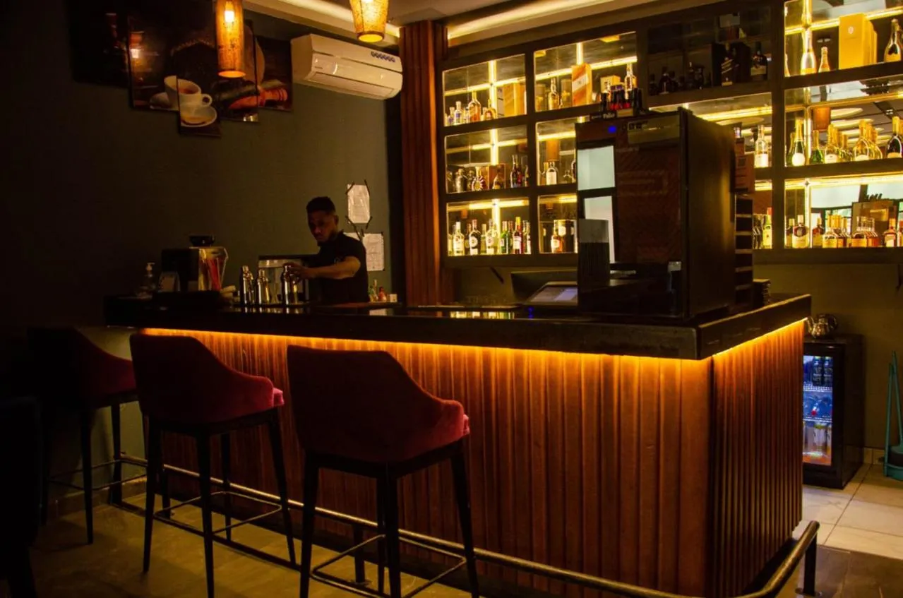 Restaurant/places to eat in Hotel de l'Air