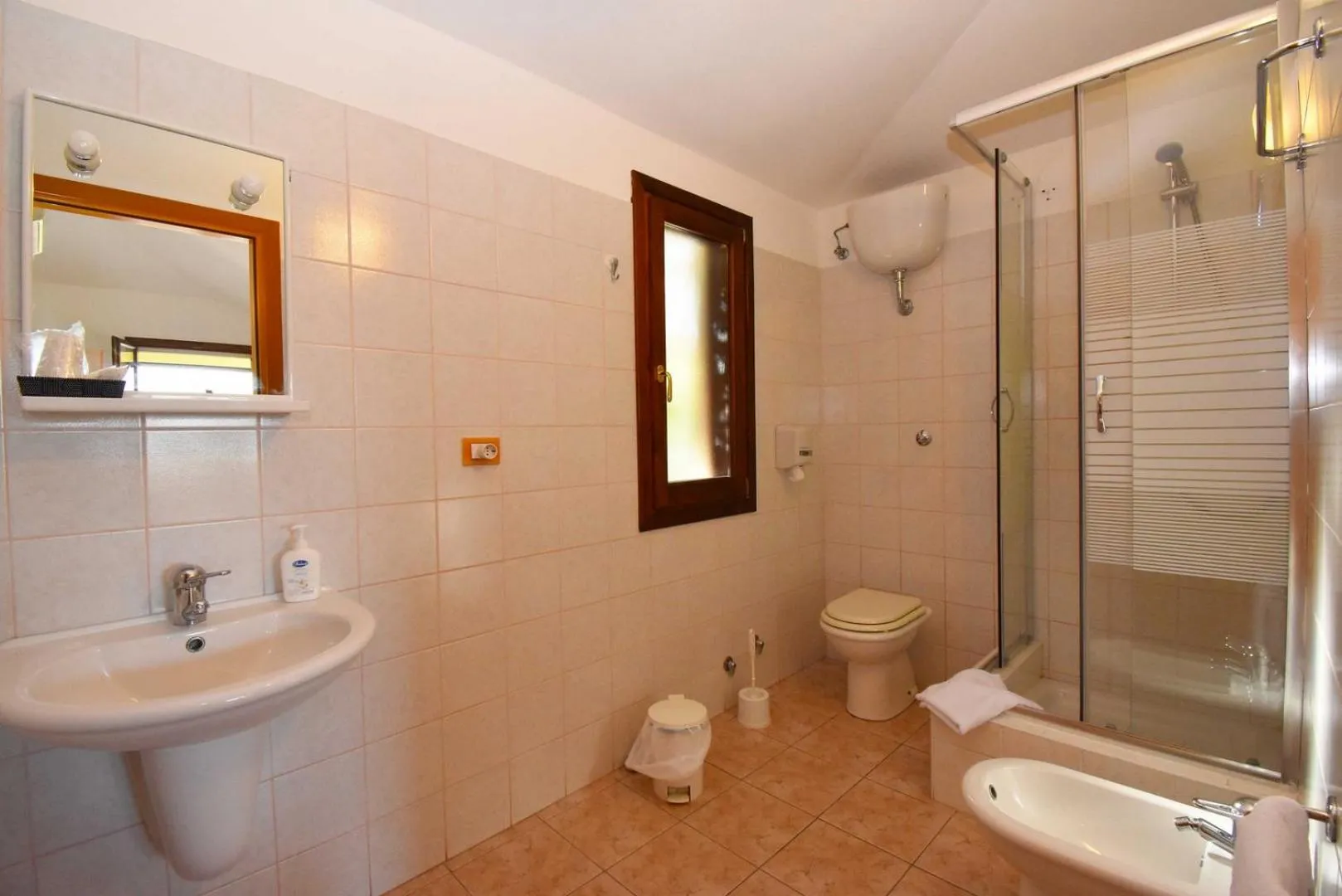 Bathroom in La Corte Degli Ulivi