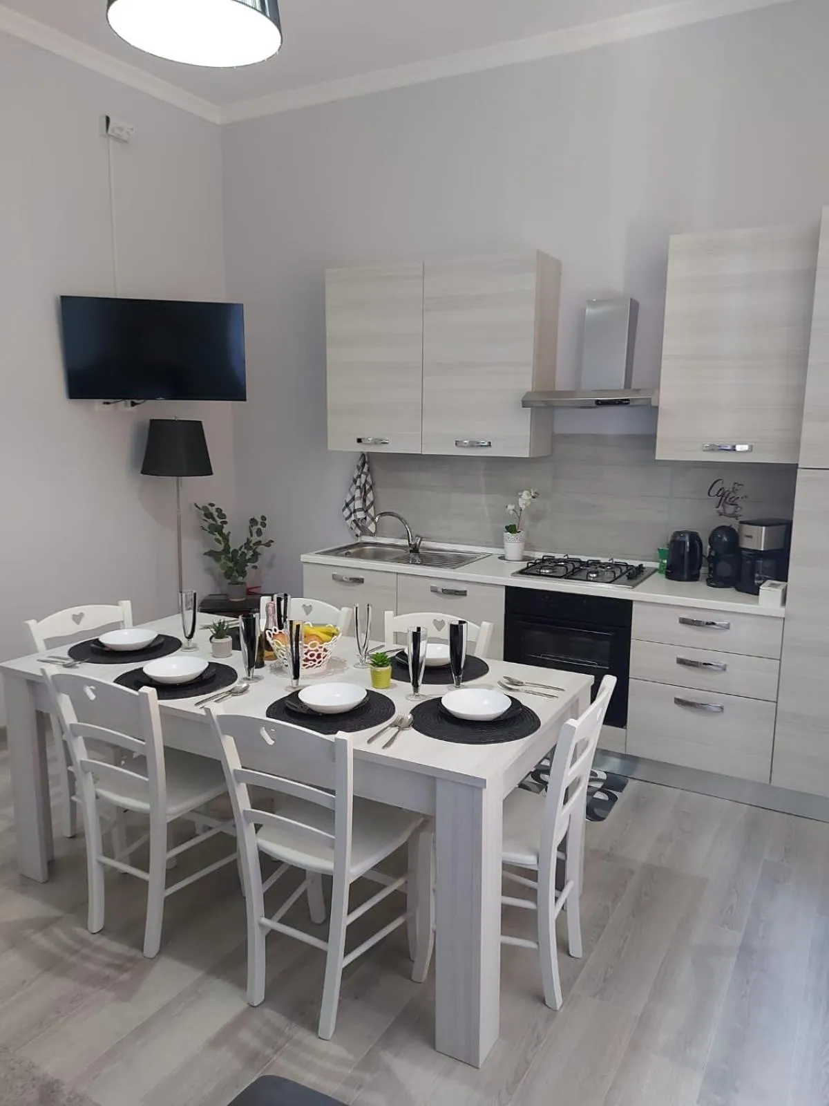 Kitchen or kitchenette in Alloggio Turistico Sea Port - Next to the Cruise Ship Free Shuttle Terminal