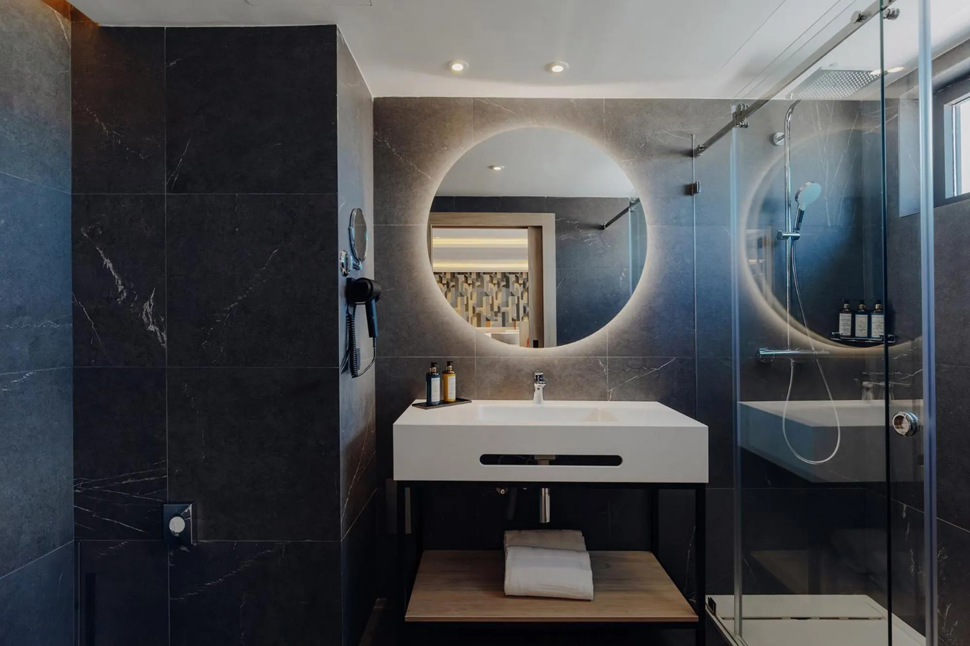 Shower in Exe Casablanca