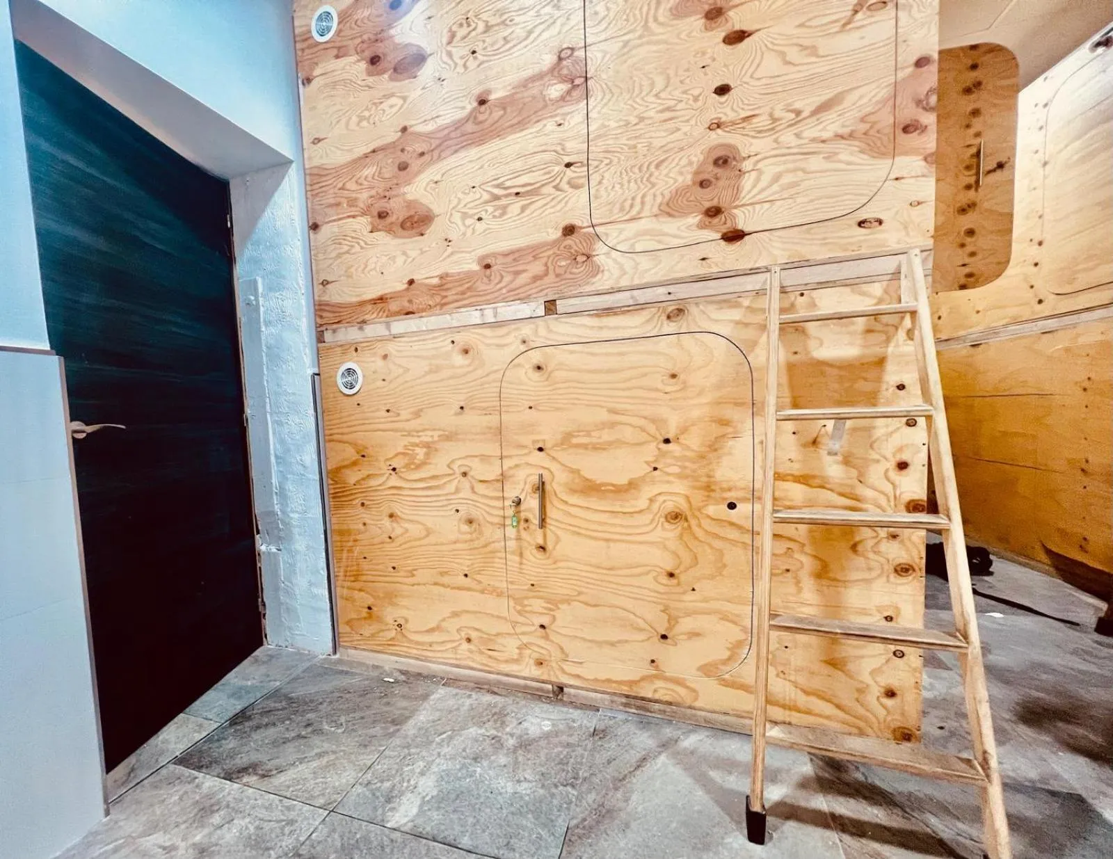 Property building in Cubik Rooms