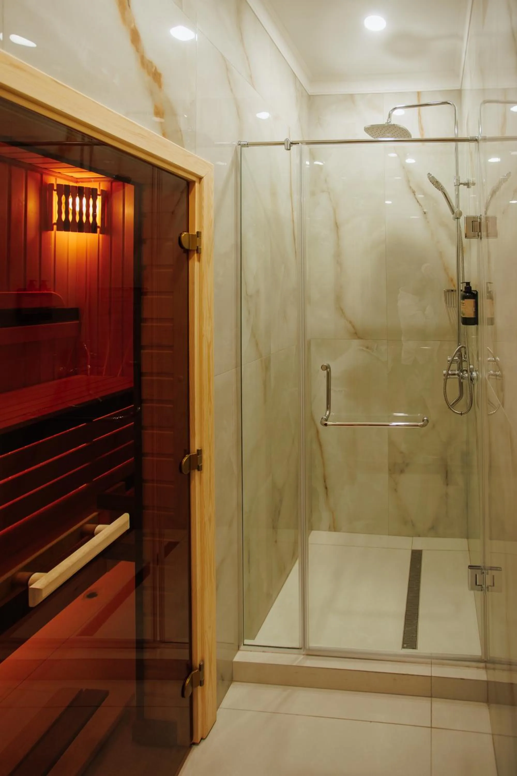 Shower in Mardan Hotel