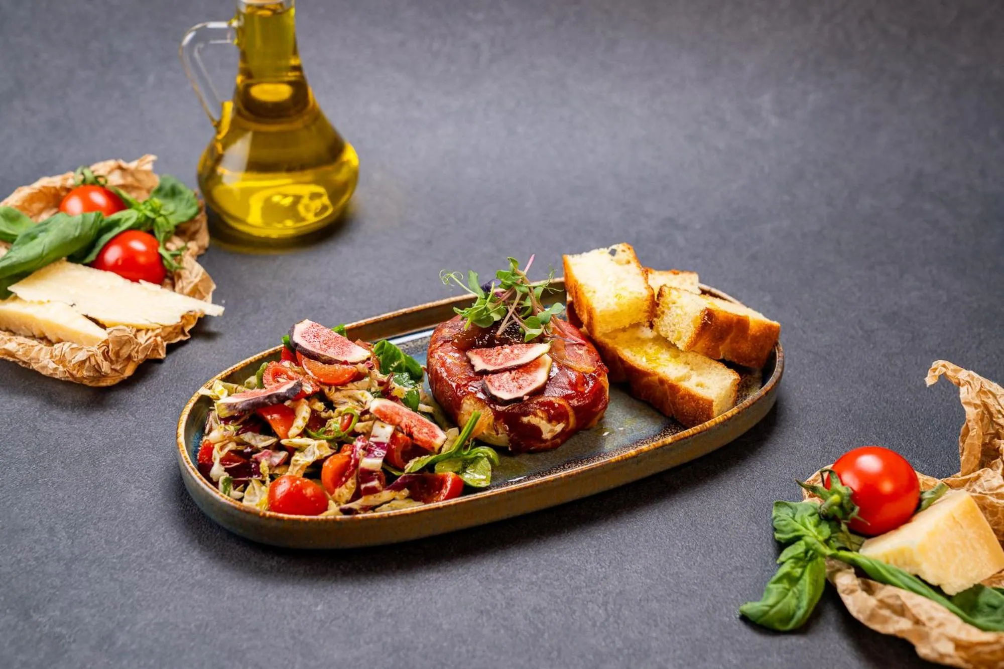 Food and drinks in HOW Boutique and Hotel