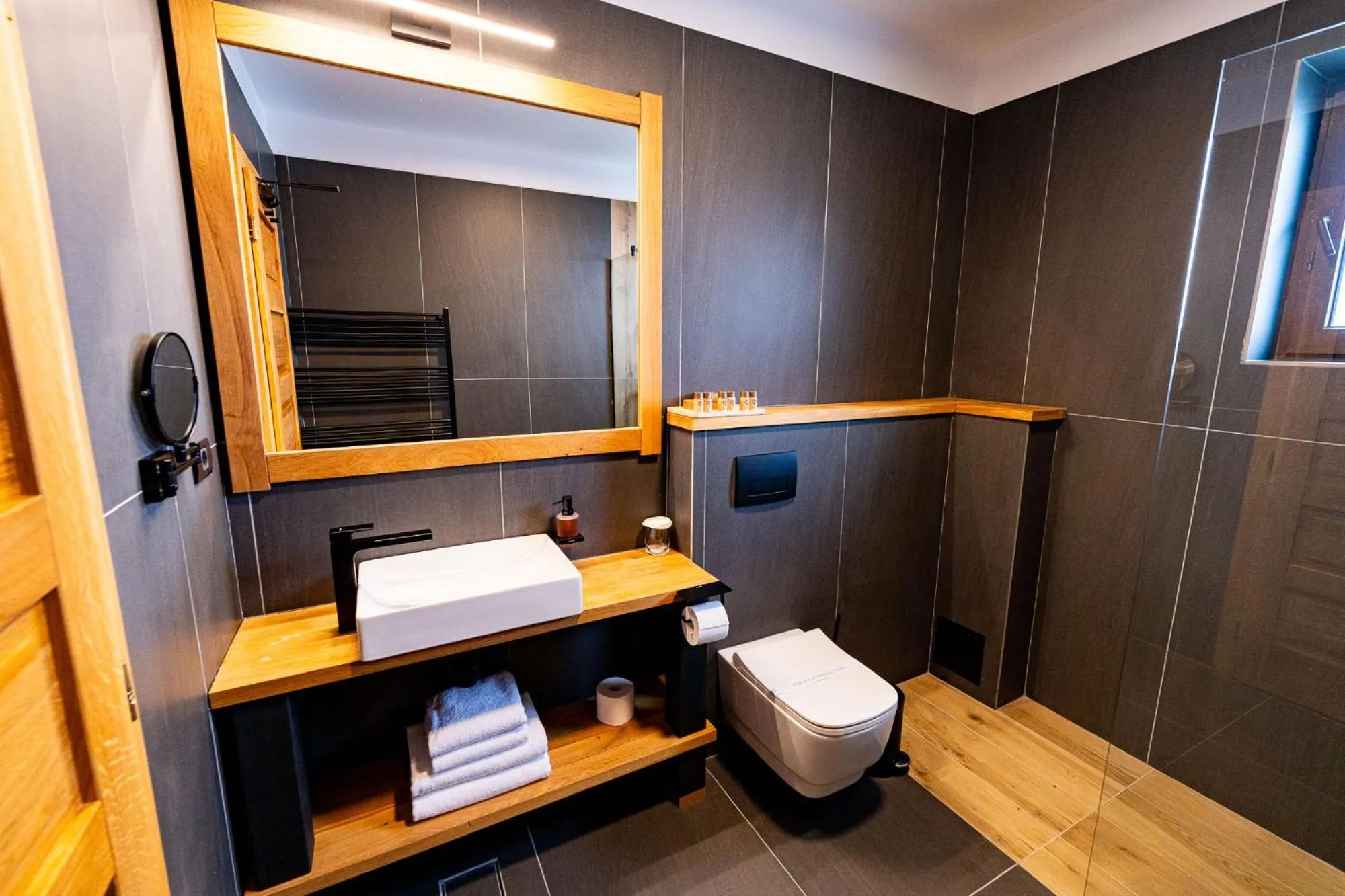 HOW Boutique and Hotel